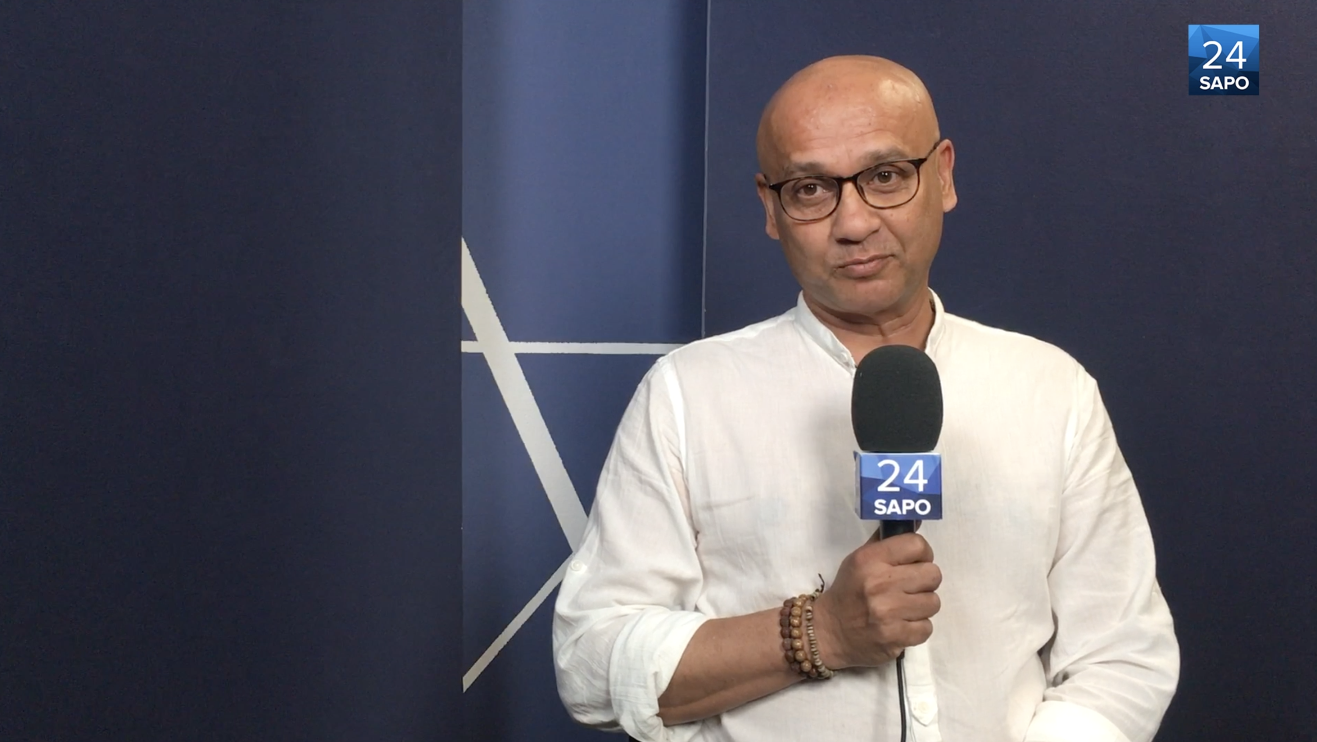 Soumodip Sarkar: “Se fosse primeiro-ministro tentava tornar o país ainda mais pequeno, isto é, melhorar os transportes para o Interior”