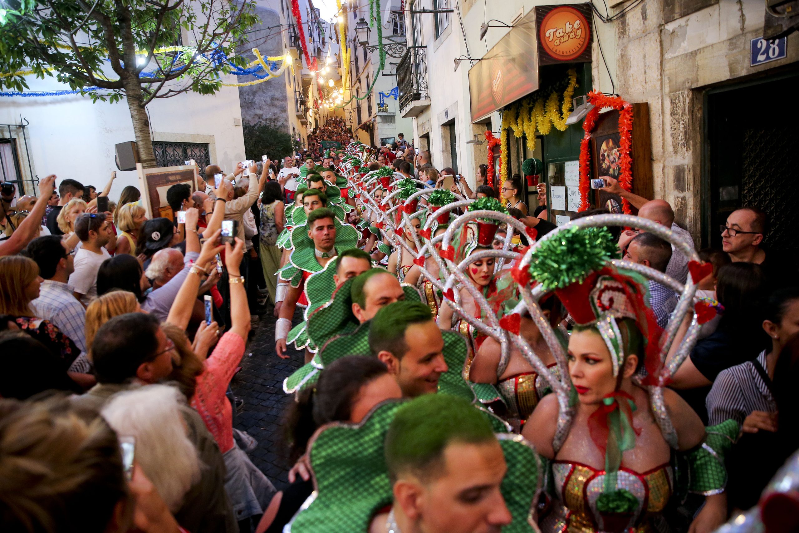 Deputados municipais de Lisboa querem estudo sobre impacto das marchas populares