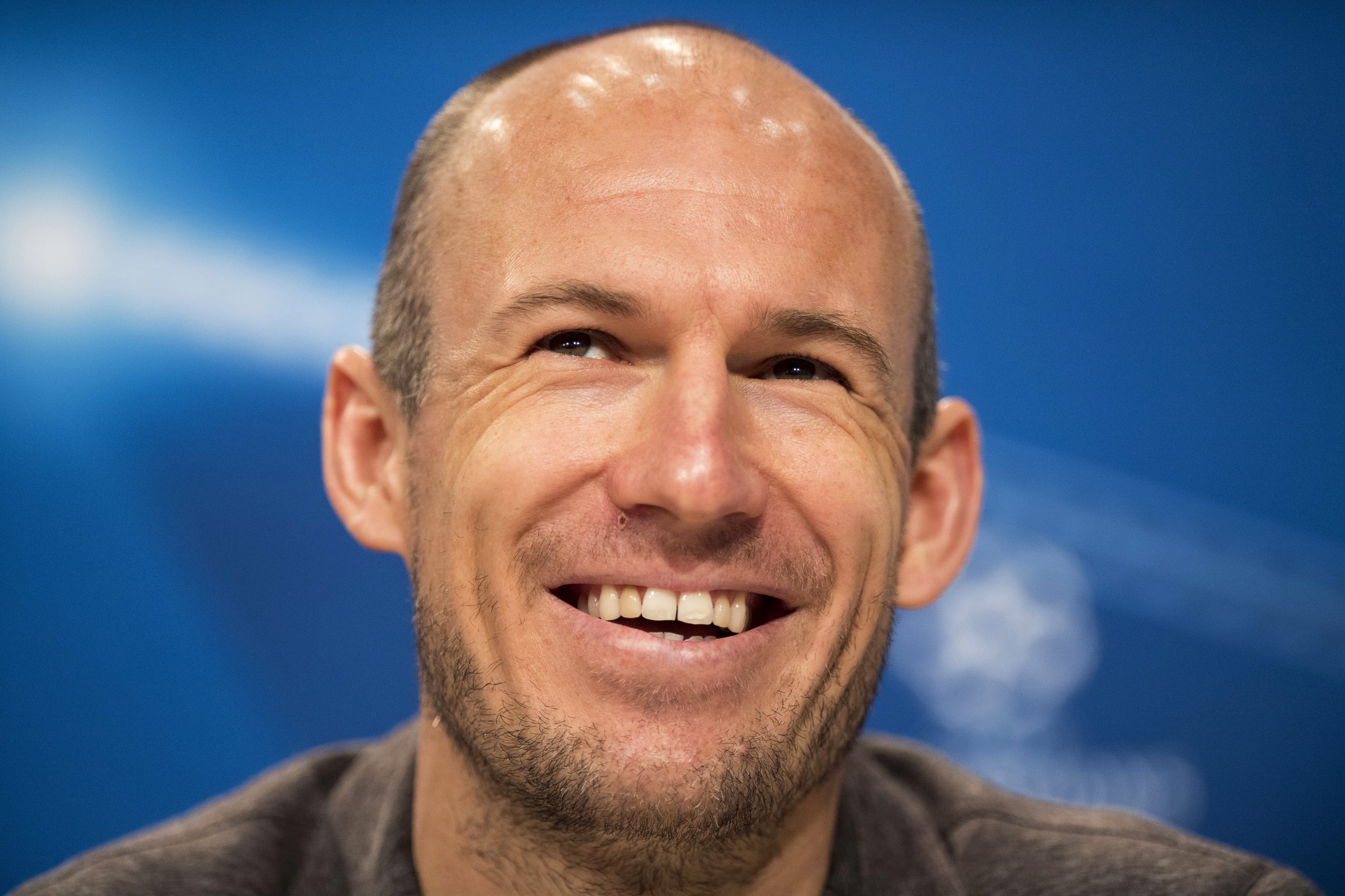 “Se fosse uma outra equipa a fazer-me uma boa oferta, acho que não teria aceitado”. A história de amor que levou Robben a interromper a reforma