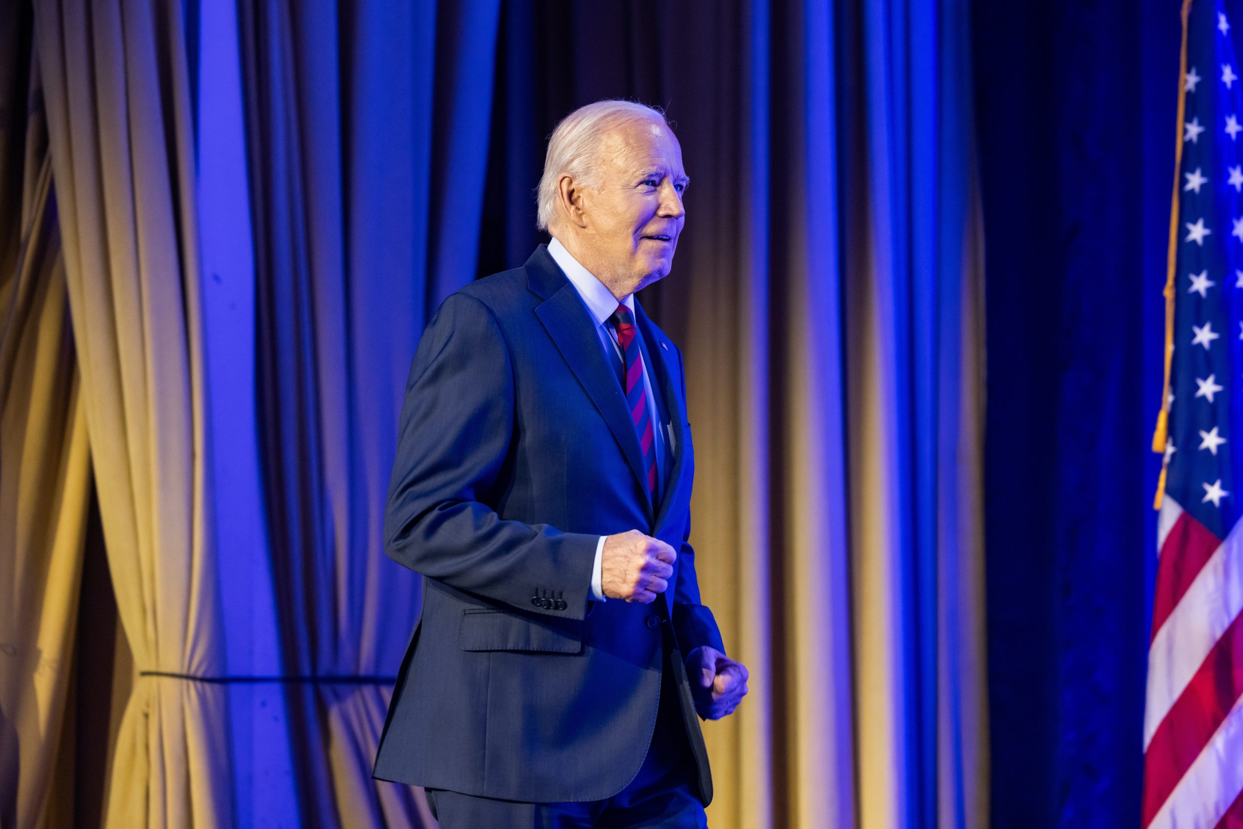 Sondagem: Biden reduz vantagem de Trump na corrida presidencial