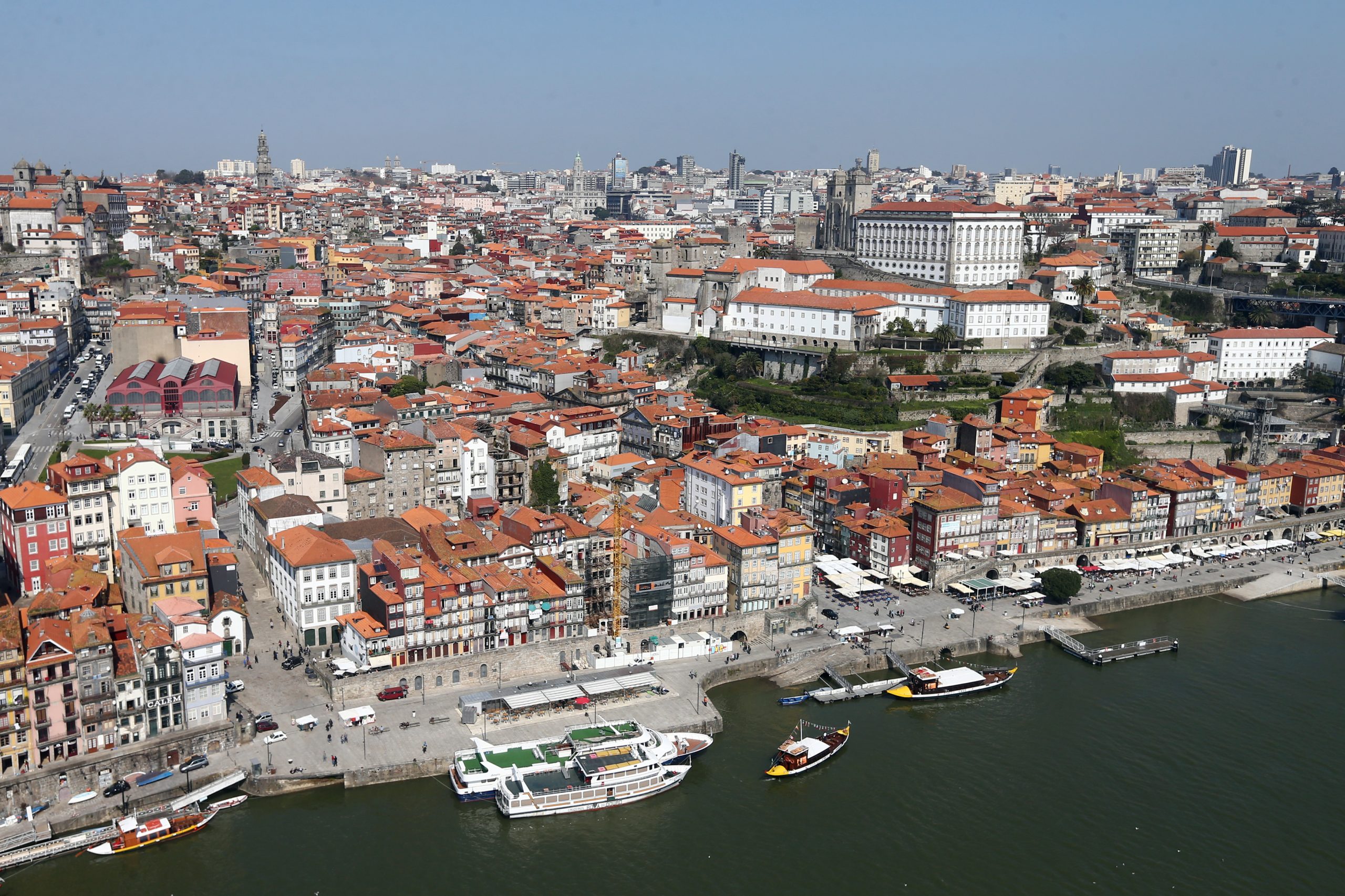 Taxas de ocupação hoteleira no Grande Porto entre os 50 e 60% para o réveillon