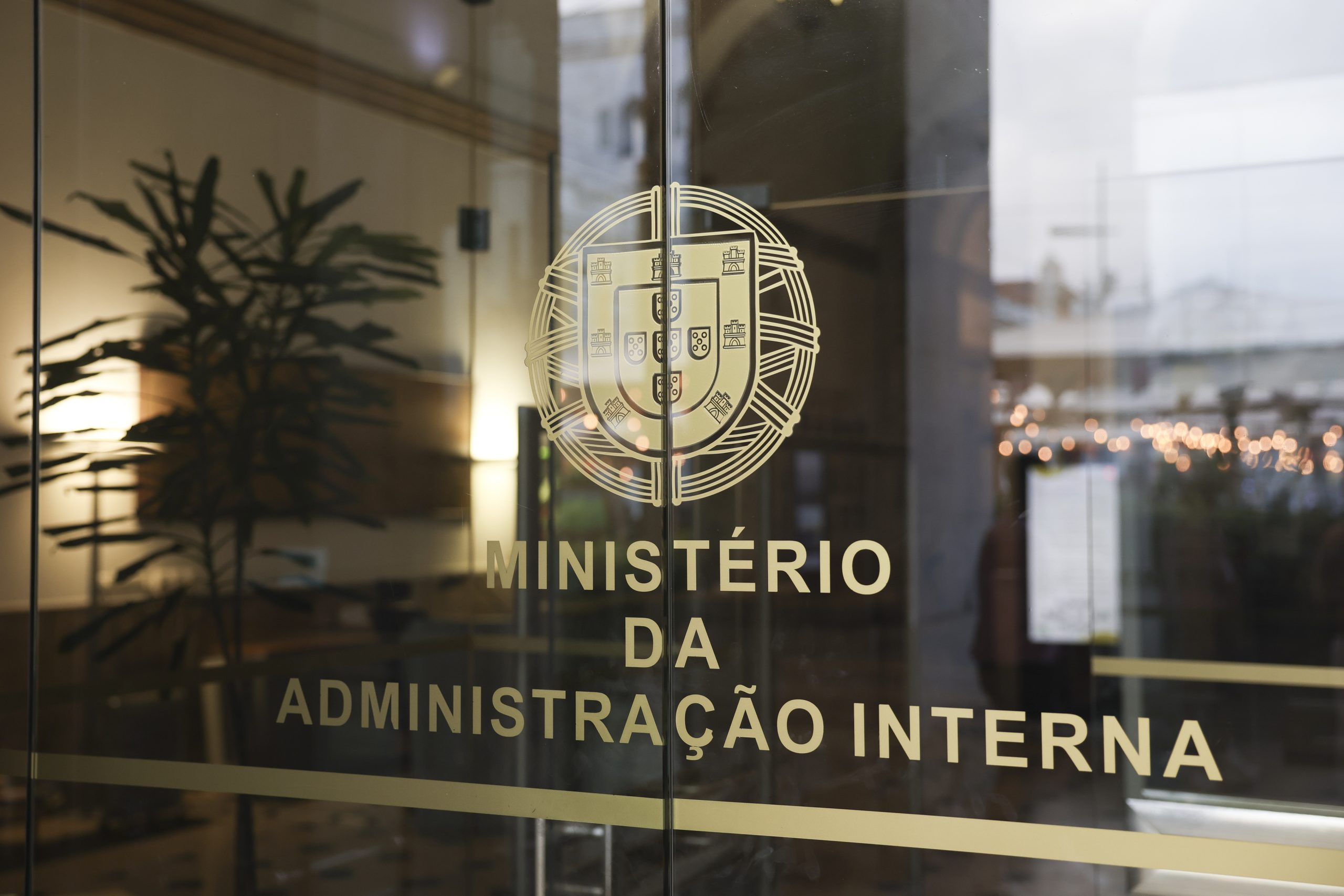 Número dois do MAI demite-se e acusa anterior gestão do SIRESP de “graves irregularidades”