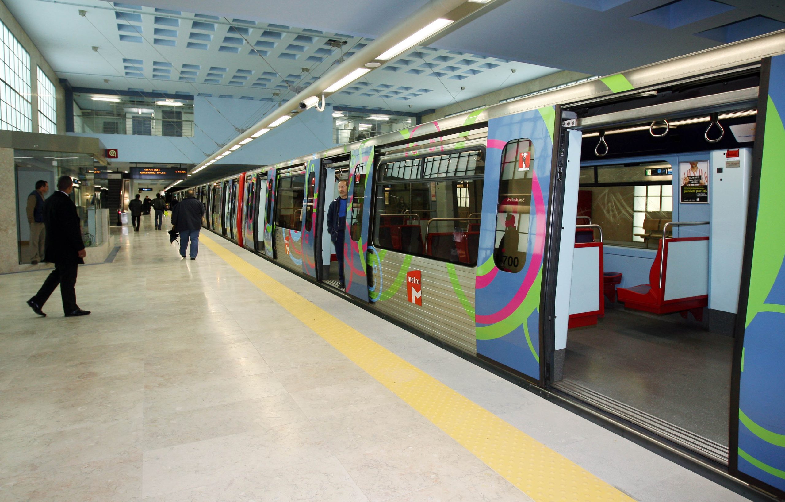 Metro de Lisboa: “Ou há rasgo no horizonte ou os problemas não se vão resolver”. Cristas propõe 20 novas estações
