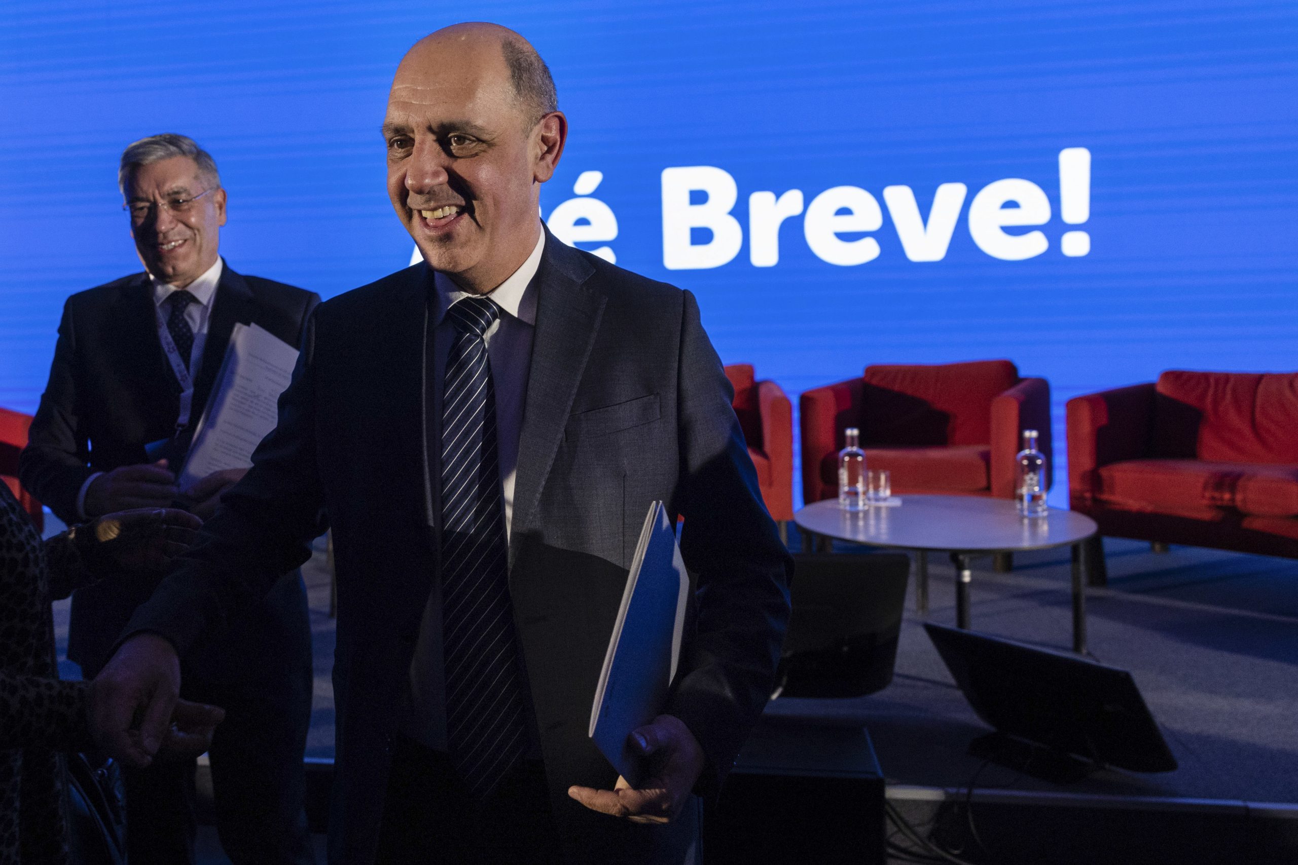 Ministro admite “problemas inesperados” com receitas eletrónicas para doenças crónicas. Solução dentro “de algumas semanas”