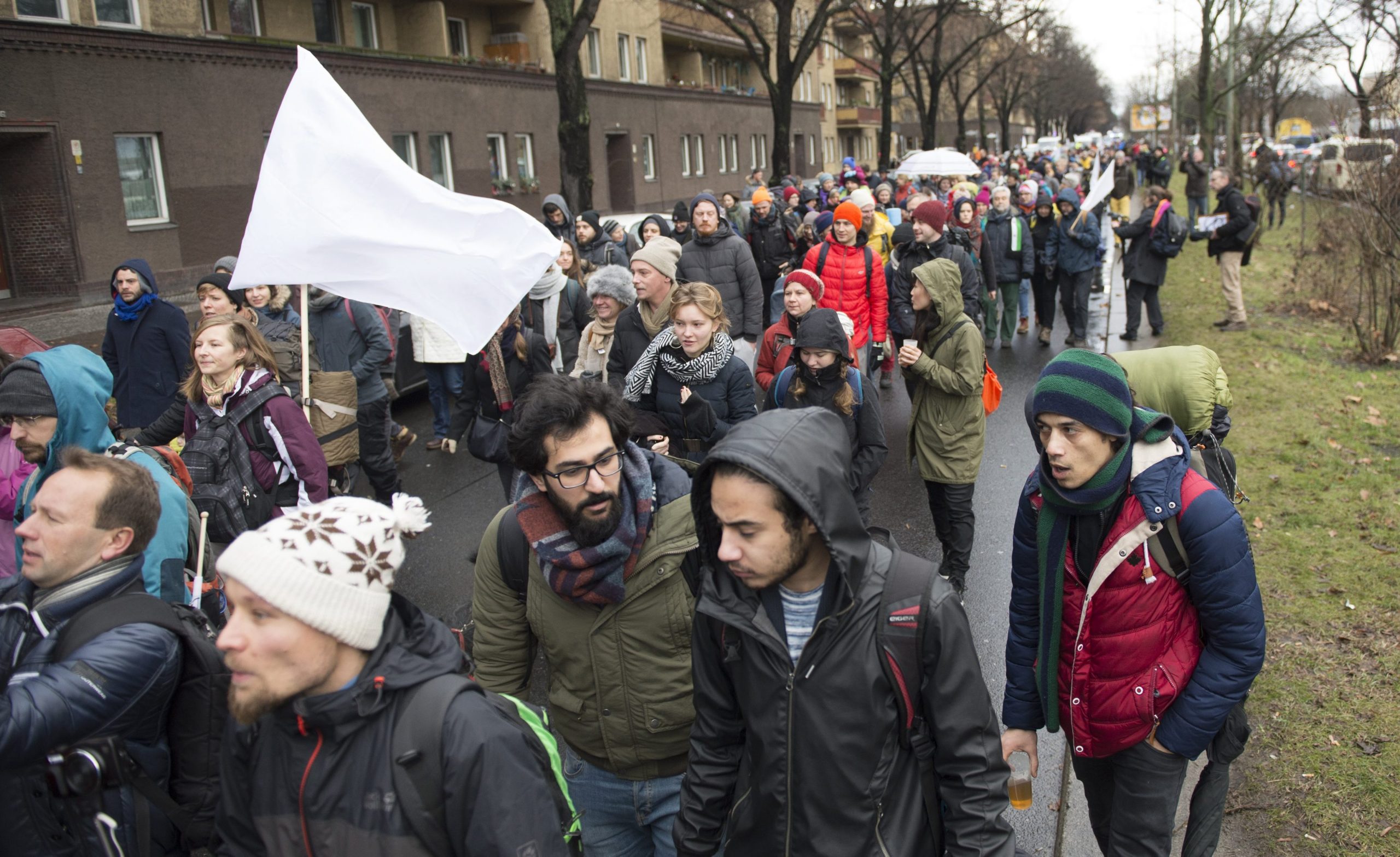 Ativistas pela paz iniciam em Berlim marcha a pé com destino a Alepo