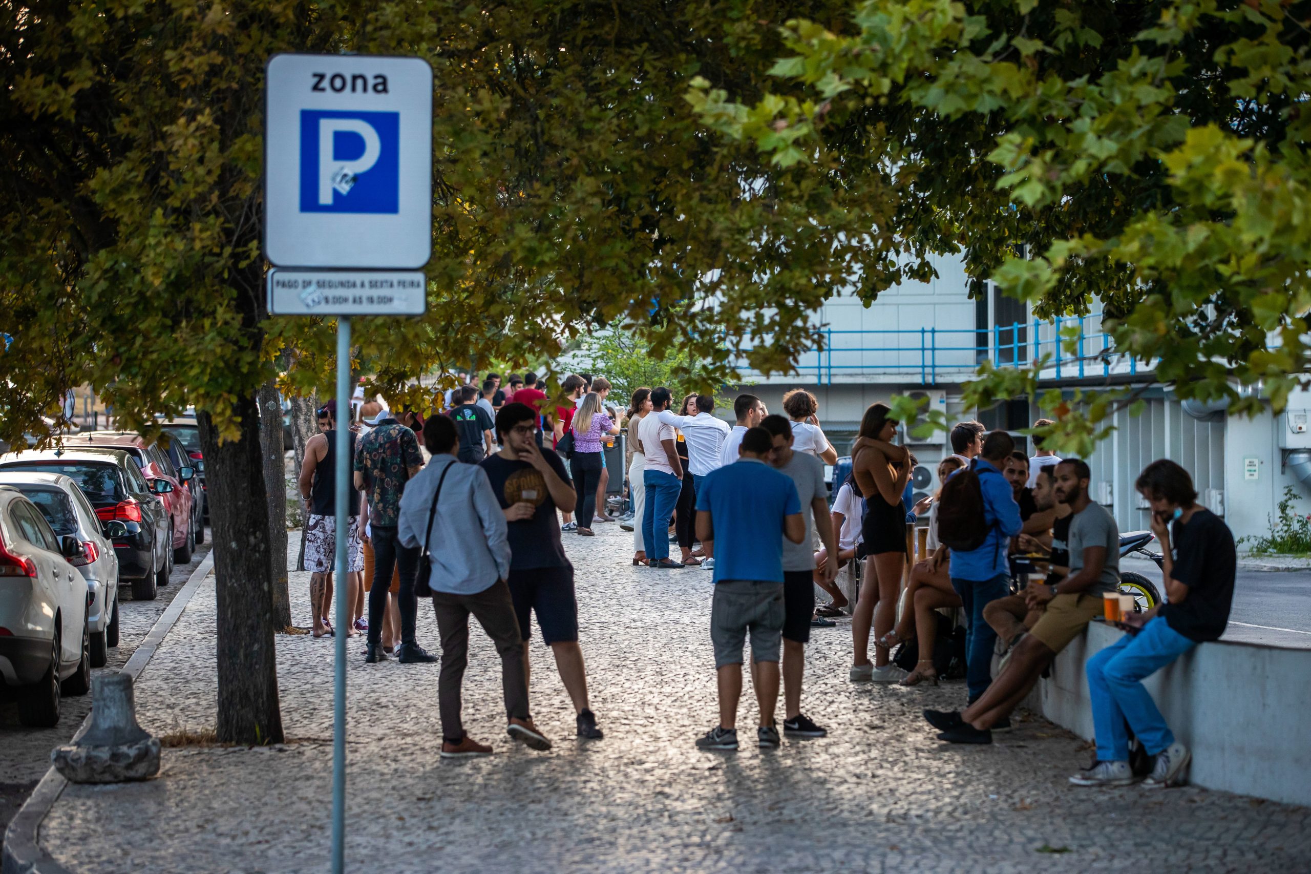 Na busca de melhores condições, emigra-se. Mas, os jovens ainda têm esperança num futuro em Portugal