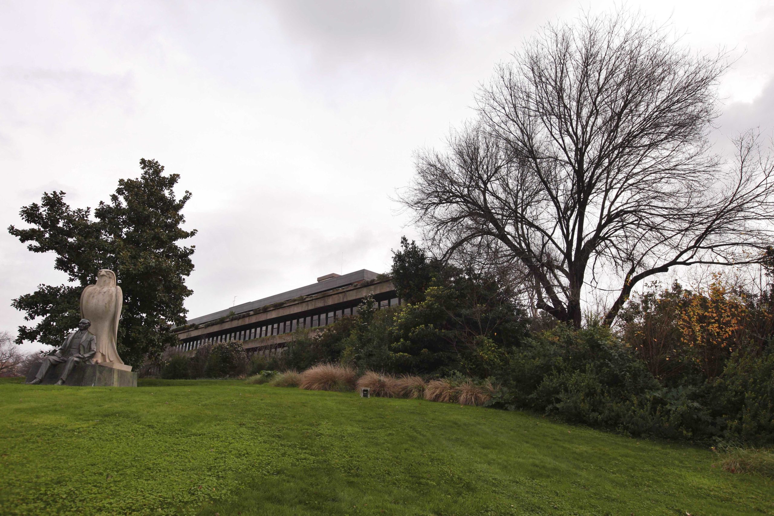 Projeto de exposições itinerantes da Gulbenkian começa hoje em Bragança e Sabrosa