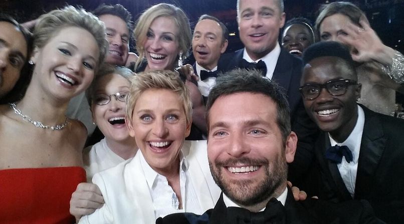 Todas as fotografias do mundo na ponta do selfie stick