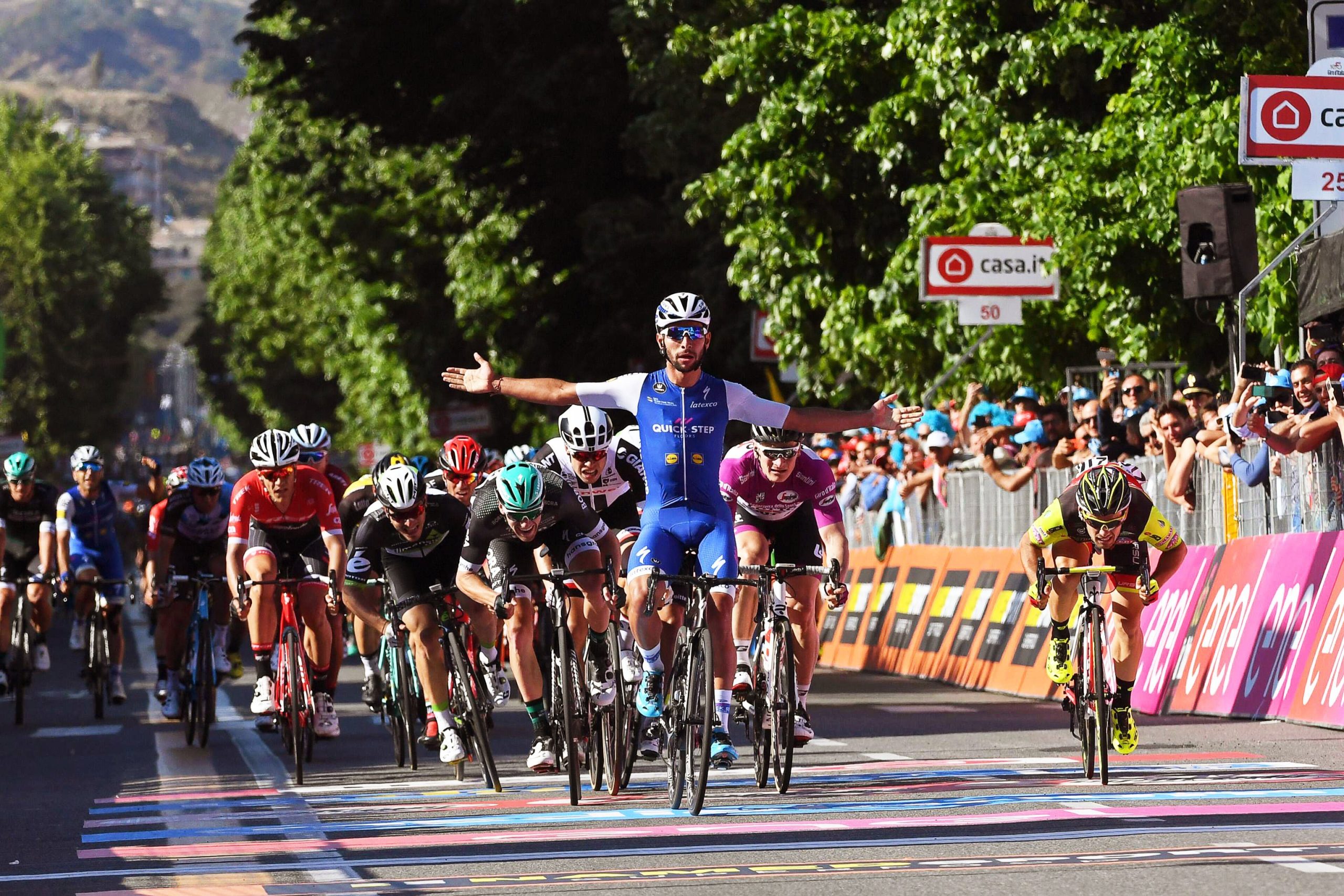 Giro: Fernando Gaviria conquista terceira vitória ao ‘sprint’, Dumoulin segue líder