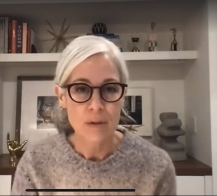 “Não perguntem o que vão fazer se não tiverem bónus”. Era só mais uma reunião no Zoom, mas correu mal