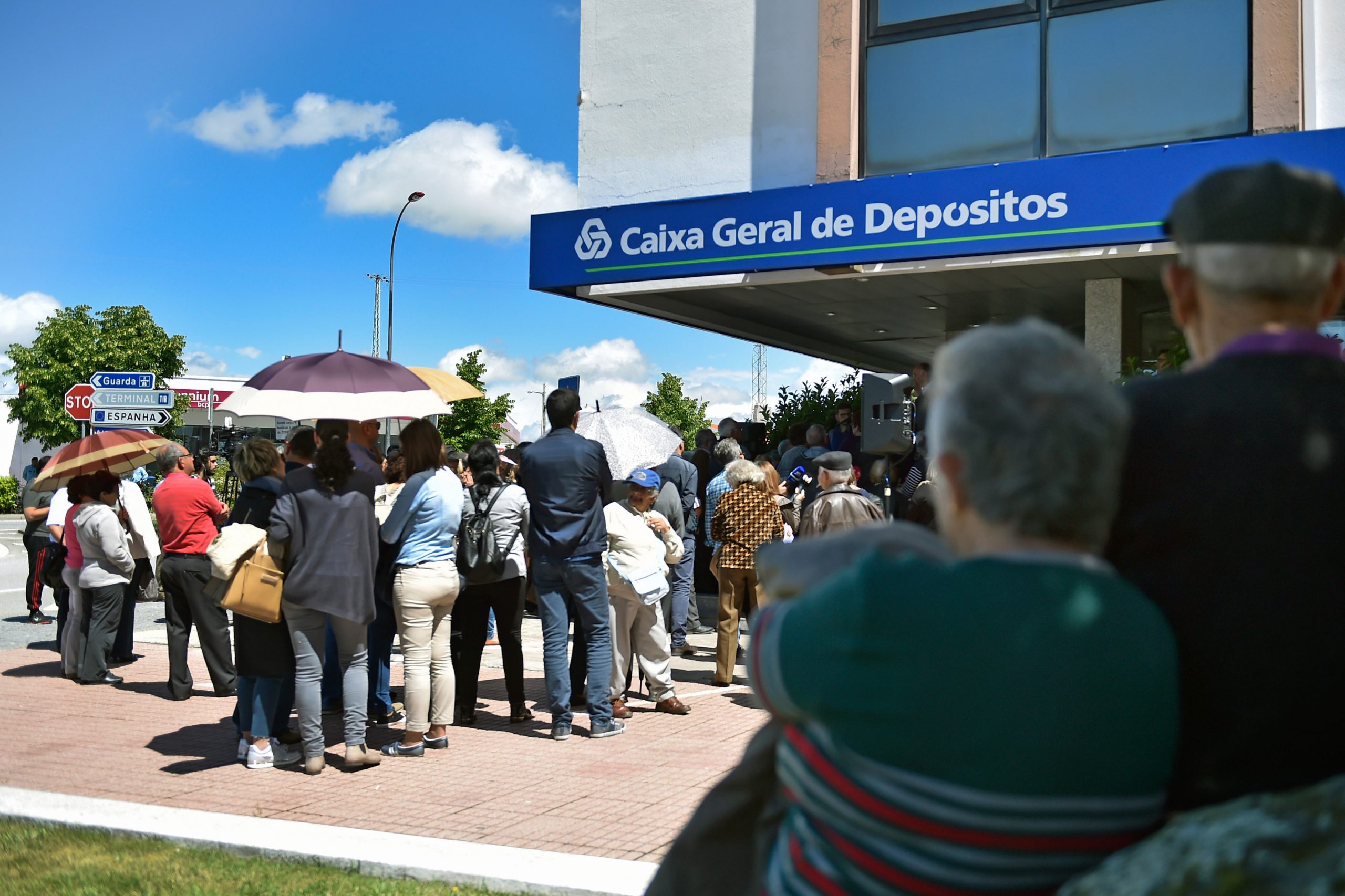 BE questiona Governo sobre fim da isenção das comissões para jovens na CGD