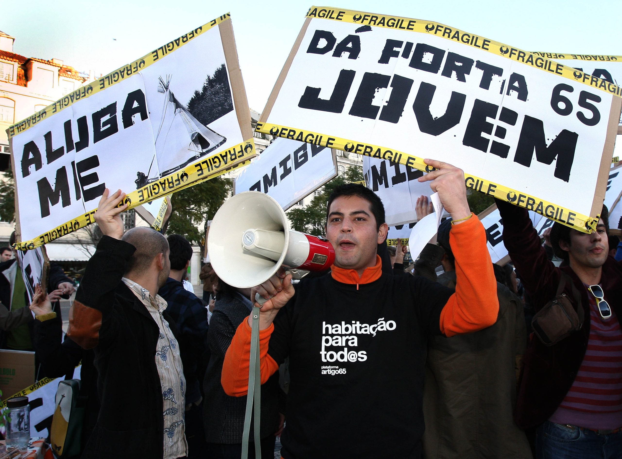 Parlamento aprova alargamento do programa de arrendamento Porta 65 até aos 35 anos