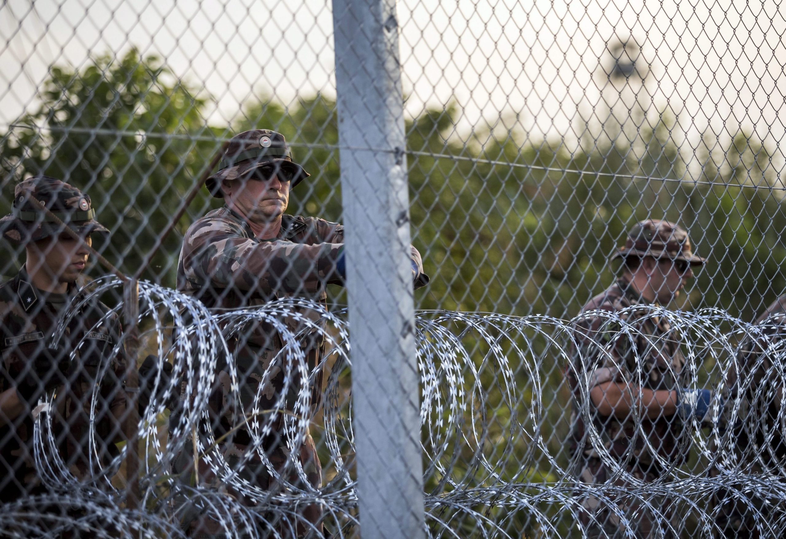 Hungria começa a construir nova vedação de 10 quilómetros contra migrantes