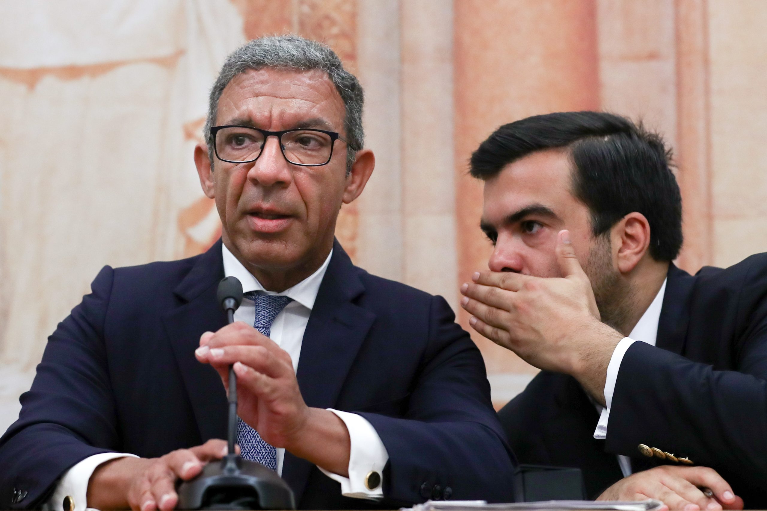 OE2022: Críticas na bancada do PSD a ausência de Rio e demora a anunciar voto contra
