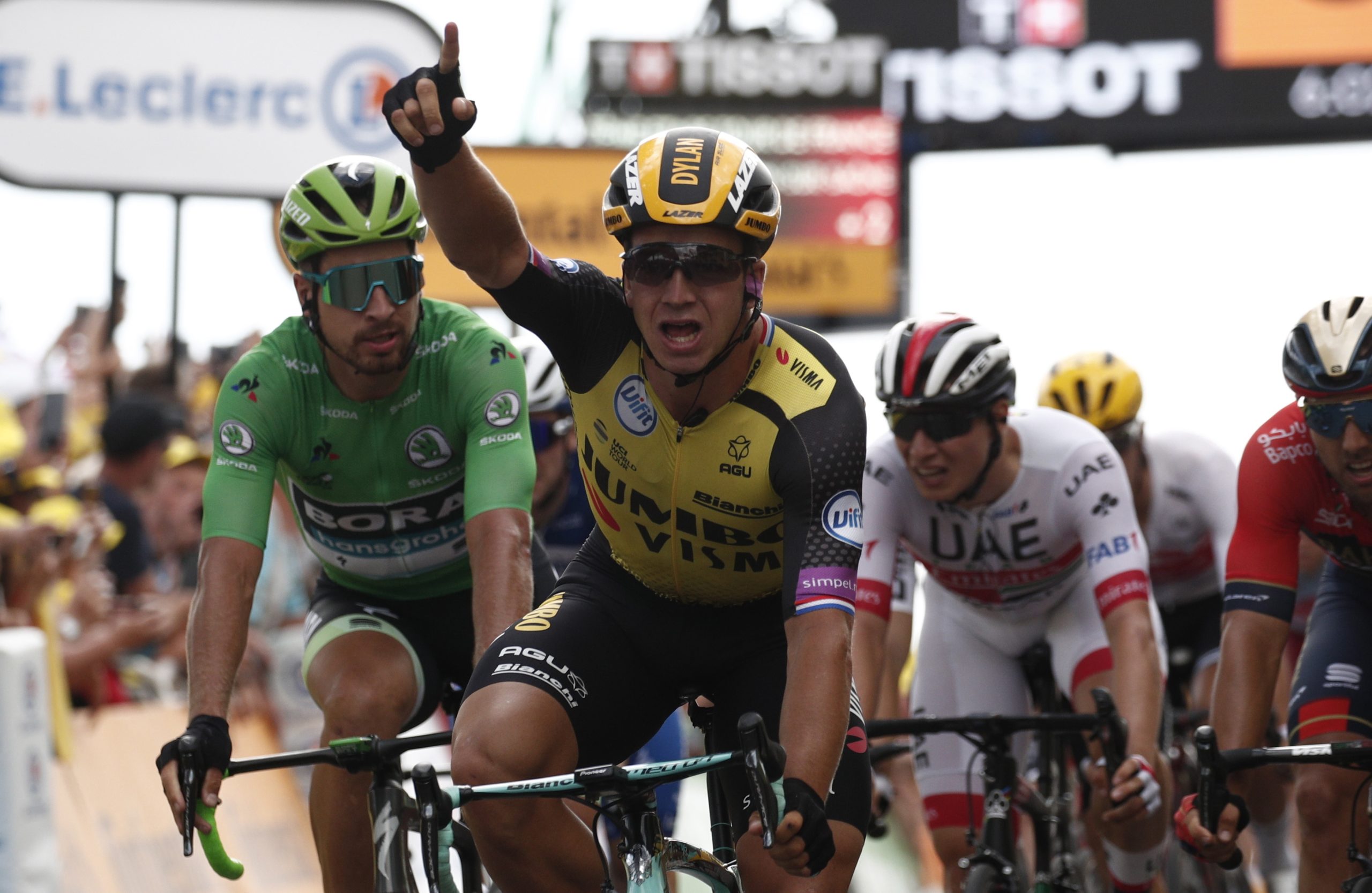 Ciclista Dylan Groenewegen suspenso nove meses por provocar queda de Fabio Jakobsen na Volta a Polónia