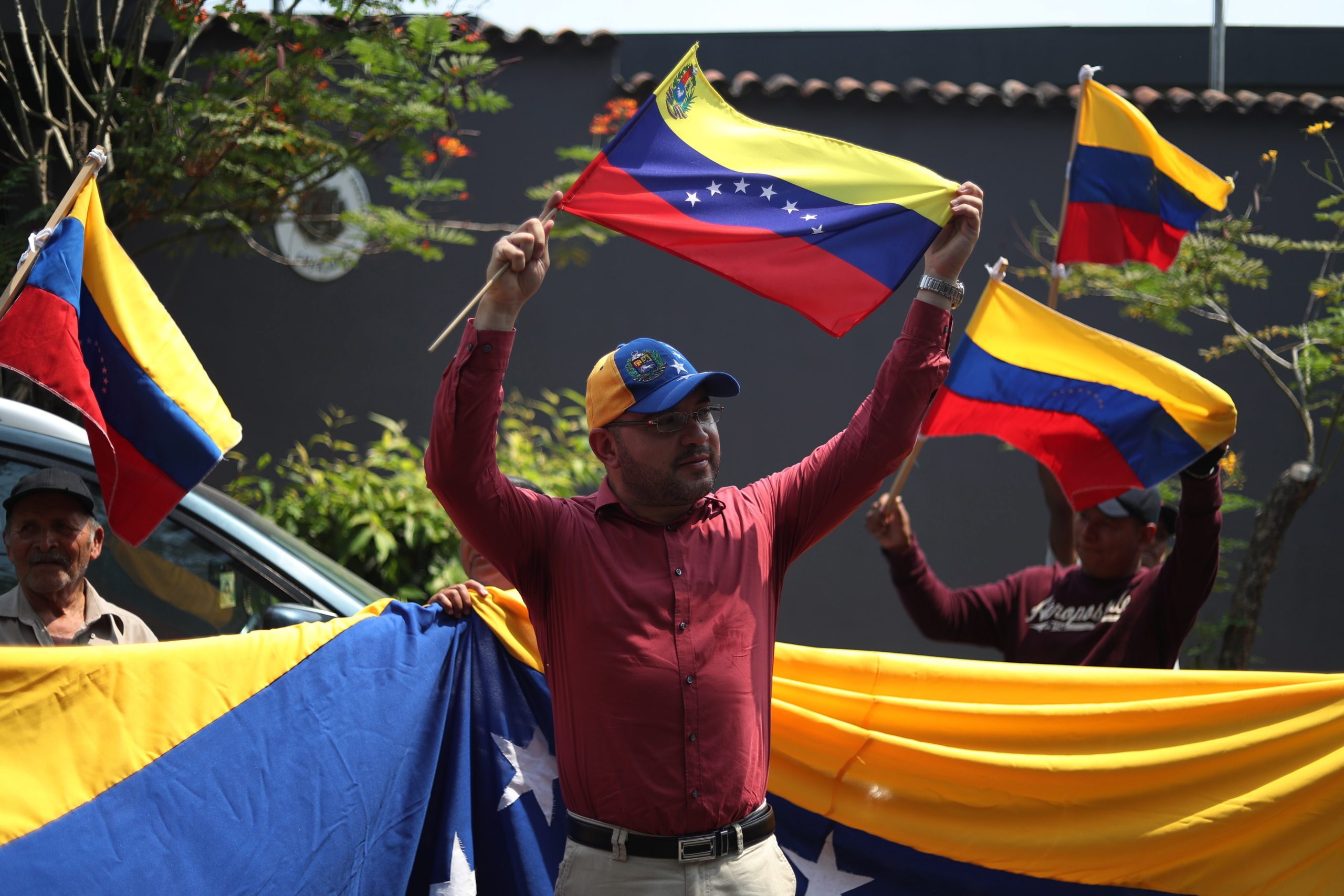 Secretário de Estado dos EUA diz que ação militar é possível na Venezuela “se for necessária”