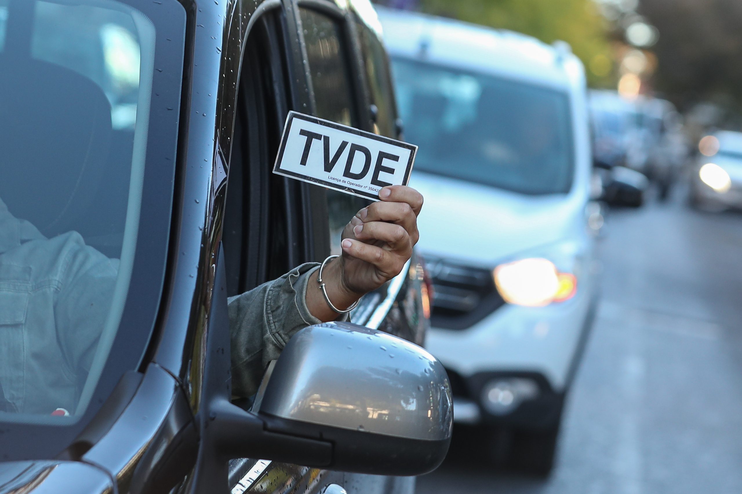 Os TVDE são seguros? Há relatos e queixas mas muito do medo é incentivado pelo preconceito e a falta de fiscalização