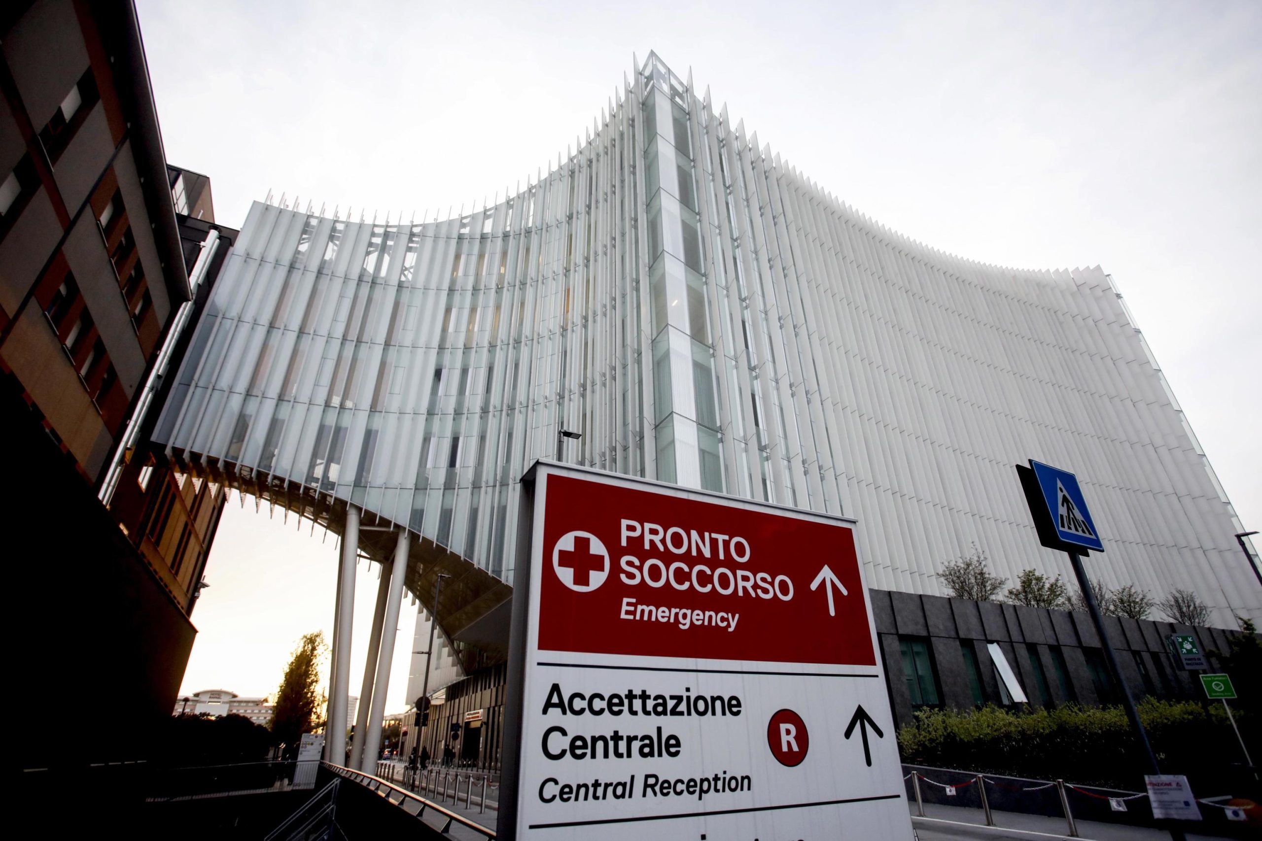 Médicos “cautelosamente otimistas” sobre estado de saúde de Berlusconi