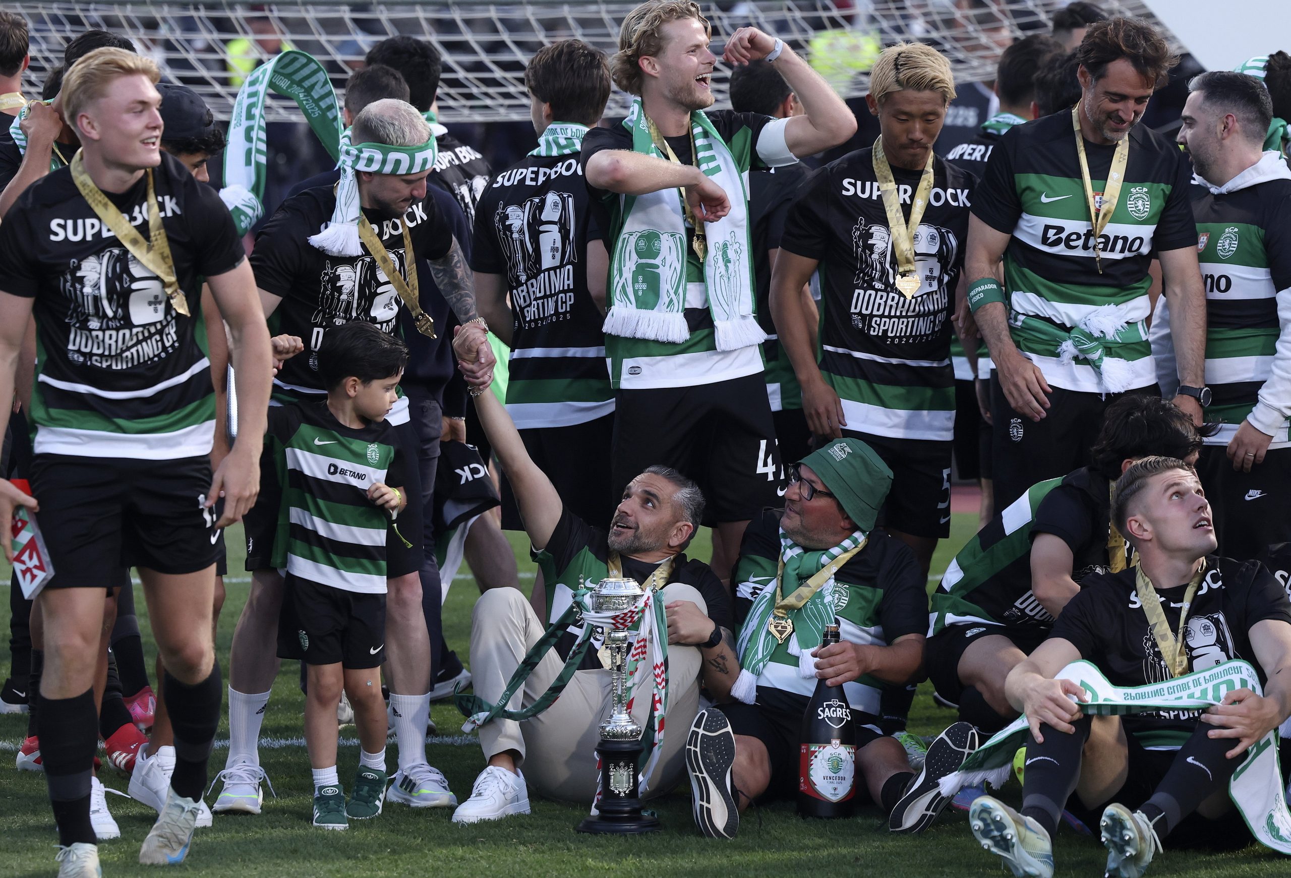 Sporting enfrenta contratempo na viagem para Nápoles devido a falha técnica no avião
