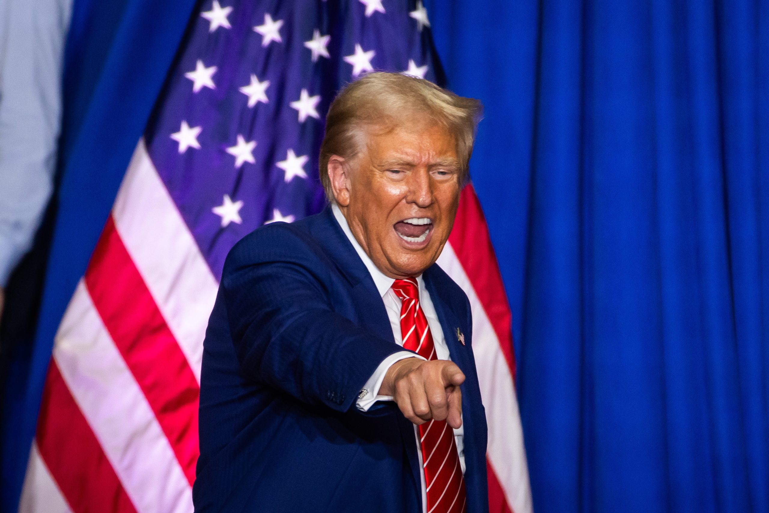 Juiz adia sentença de Trump no caso Stormy Daniels para depois das eleições presidenciais