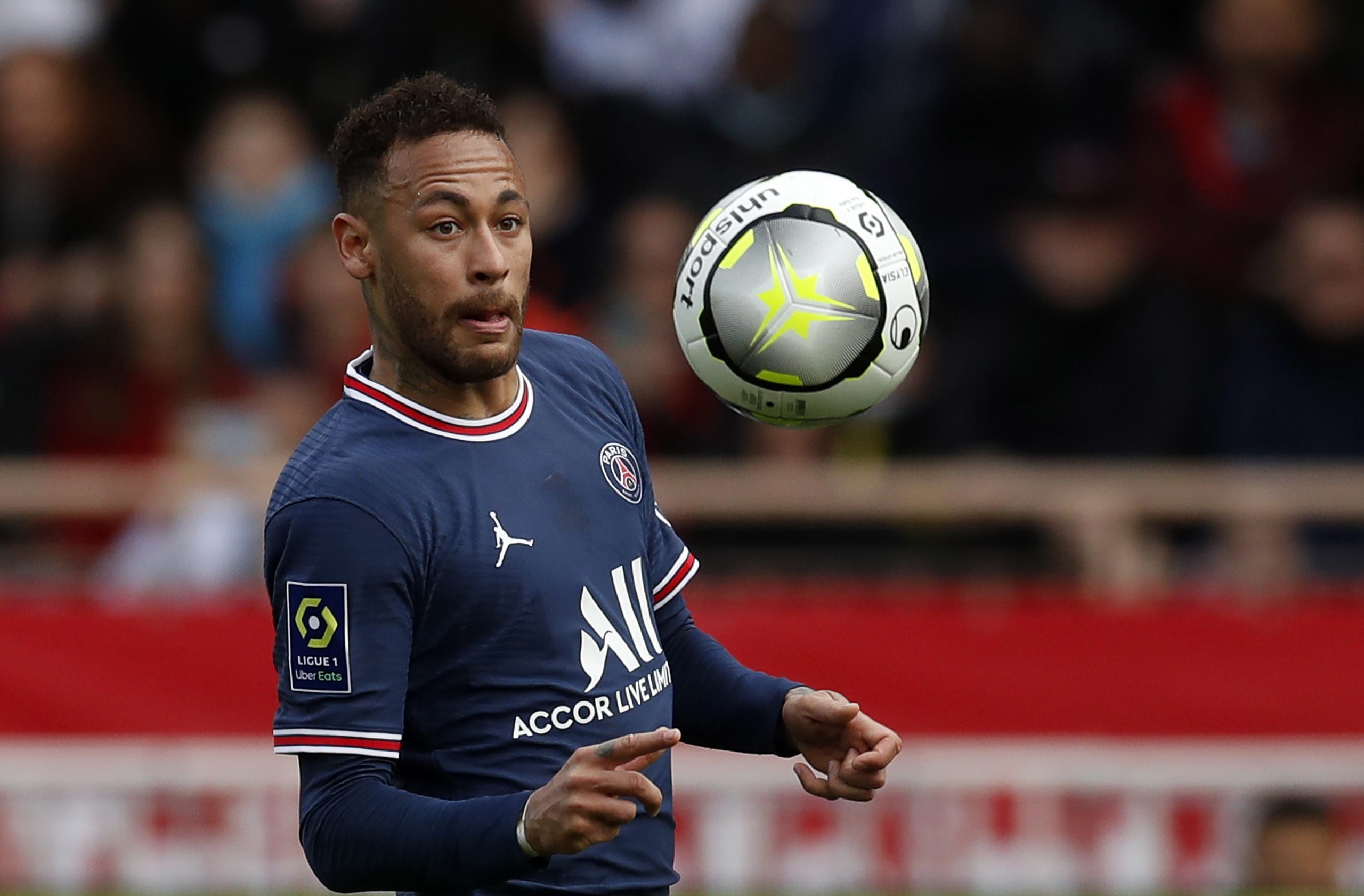 Neymar é o jogador mais bem pago do mundo. Sem surpresas, o Paris Saint-Germain é o maior pagador