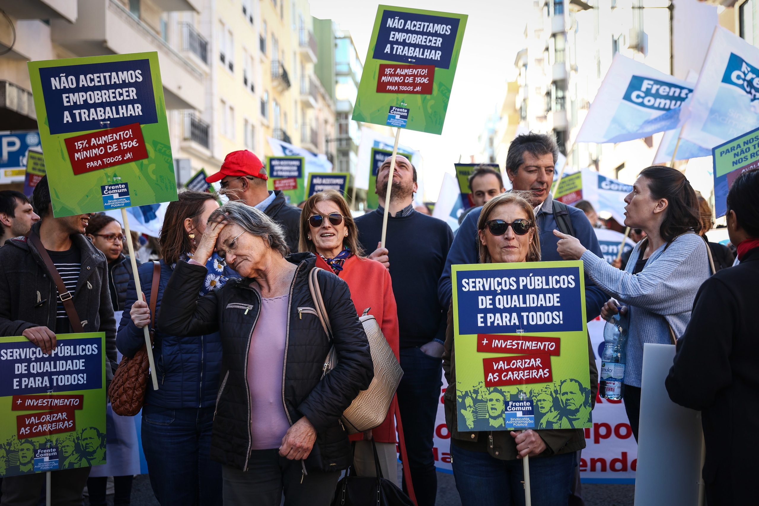 Frente Comum foi a São Bento exigir aumento imediato de salários