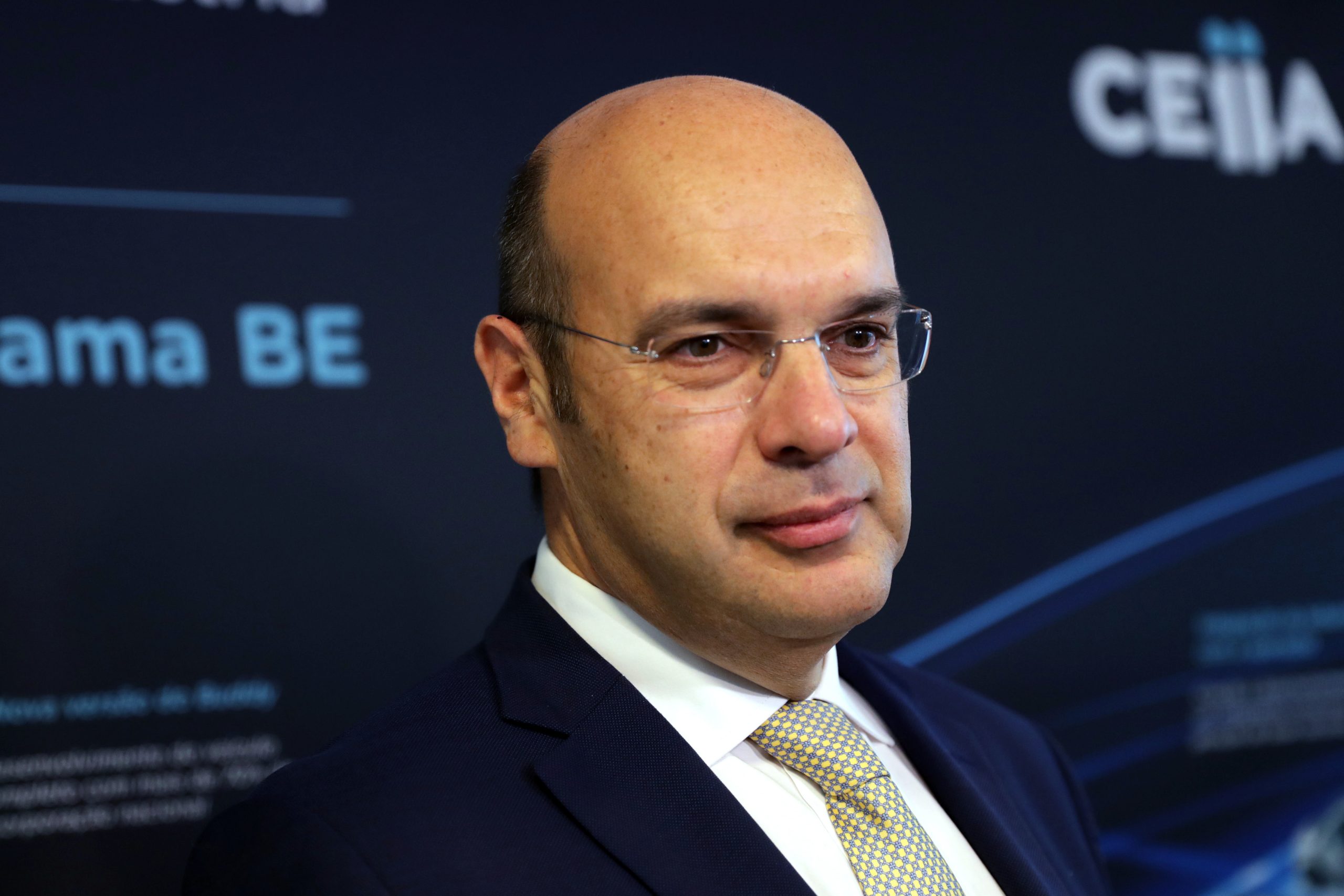 Ministro da Economia estima que venham a estar em lay-off um milhão de trabalhadores. E “isso é bom”, diz e explica porquê