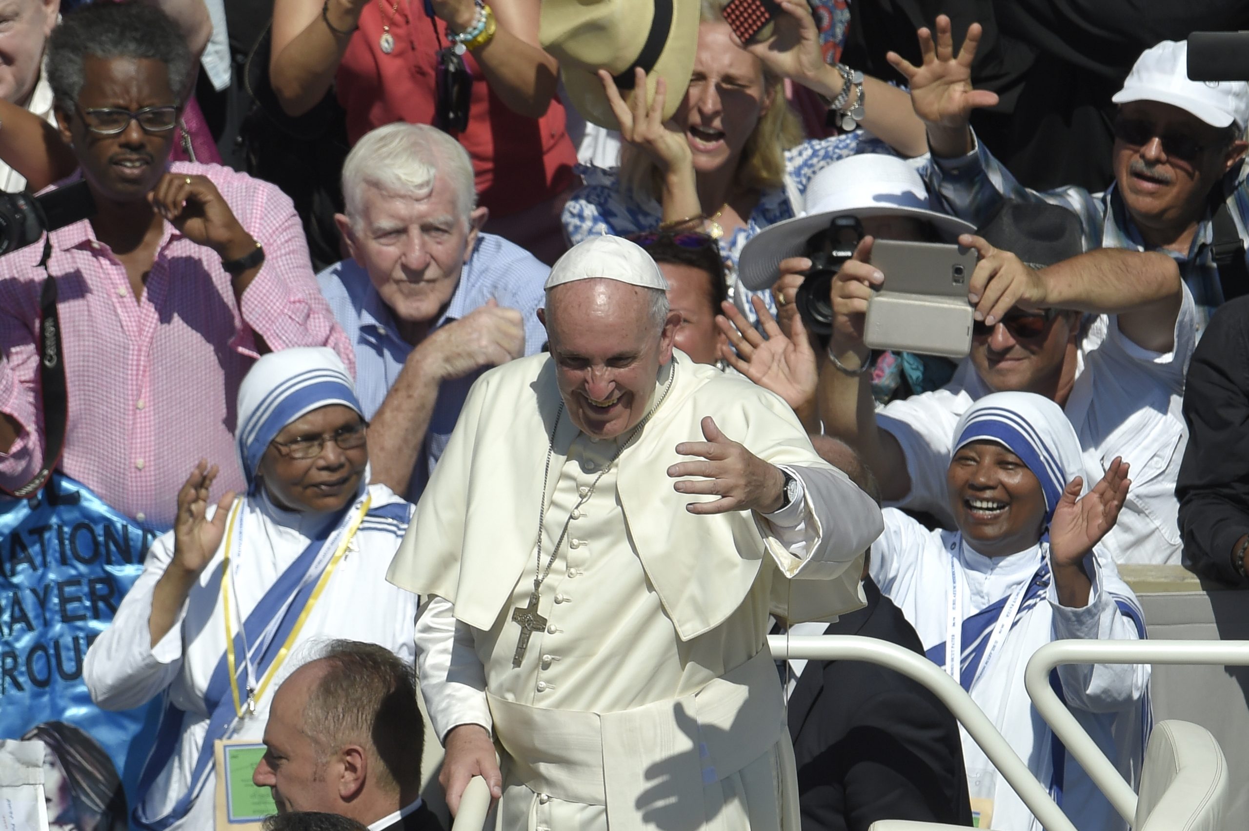 Deputado do PS estranha tolerância de ponto para visita do Papa Francisco