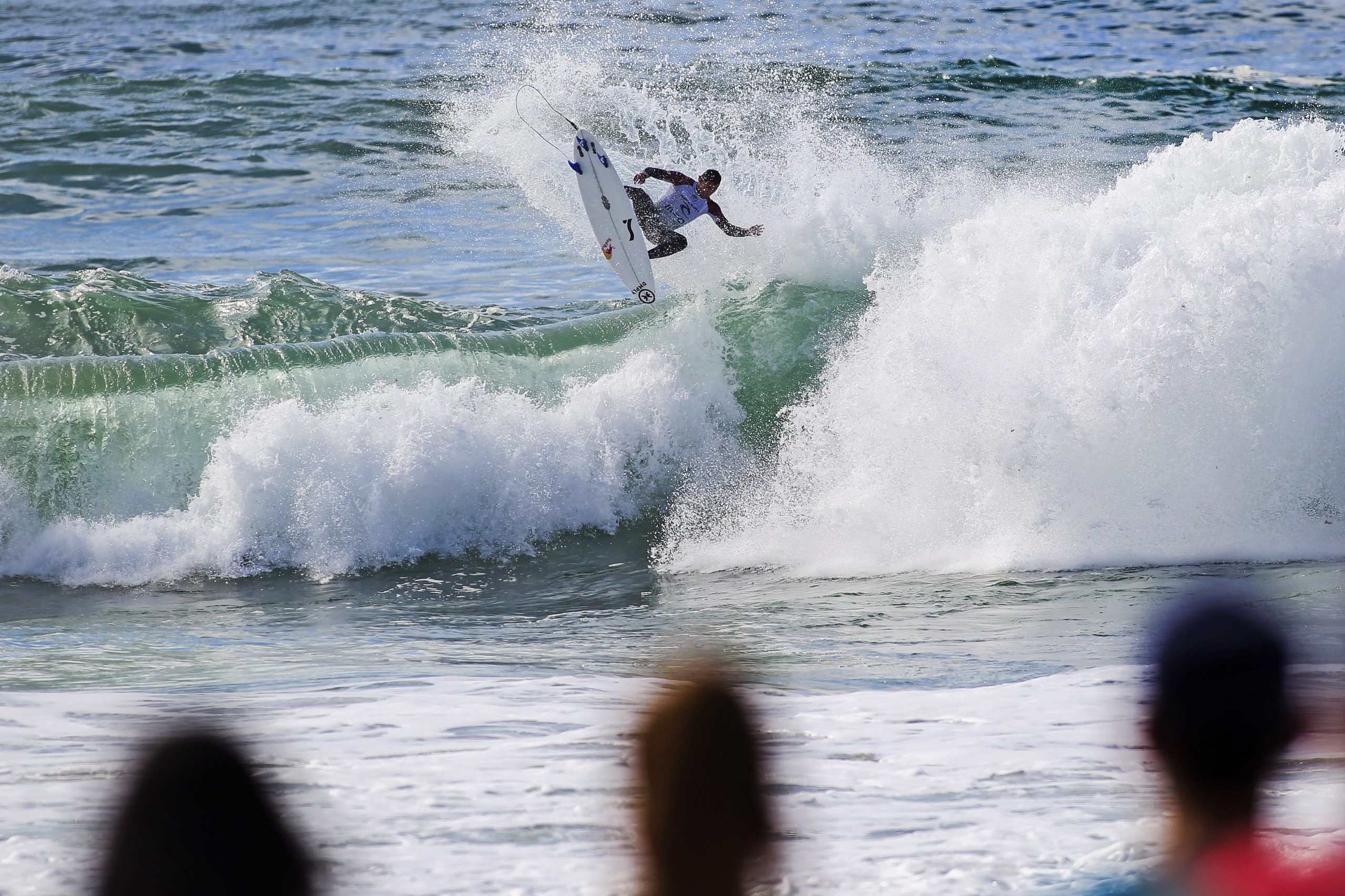Vasco Ribeiro e Frederico Morais avançam no Ballito Pro de surf na África do Sul
