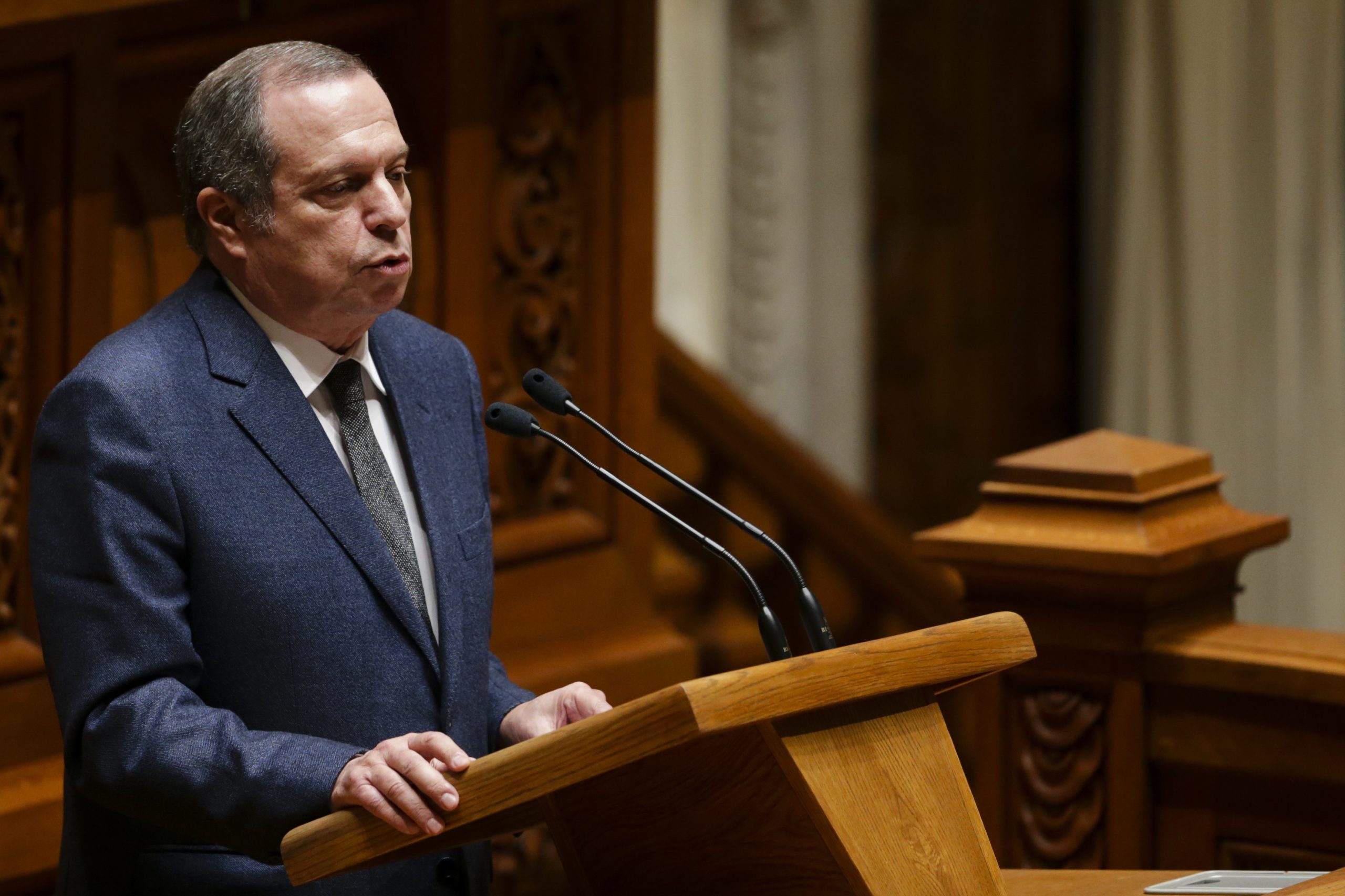Carlos César diz-se envergonhado com comportamentos desviantes de políticos