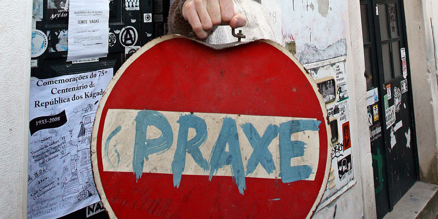 Estudo pede isenção de custas e criação de linha de apoio para alunos que sofram praxes abusivas