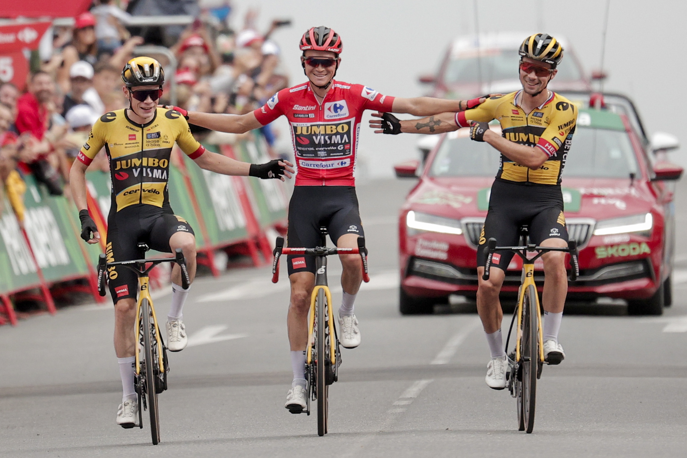 Kuss ganha 78.ª edição da Vuelta, Jumbo-Visma primeira equipa a vencer três ‘grandes’