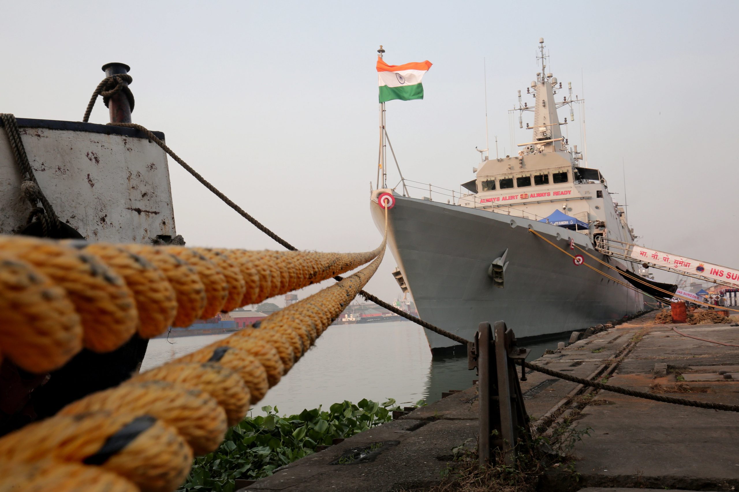 Índia envia dois navios de guerra para o Golfo de Omã