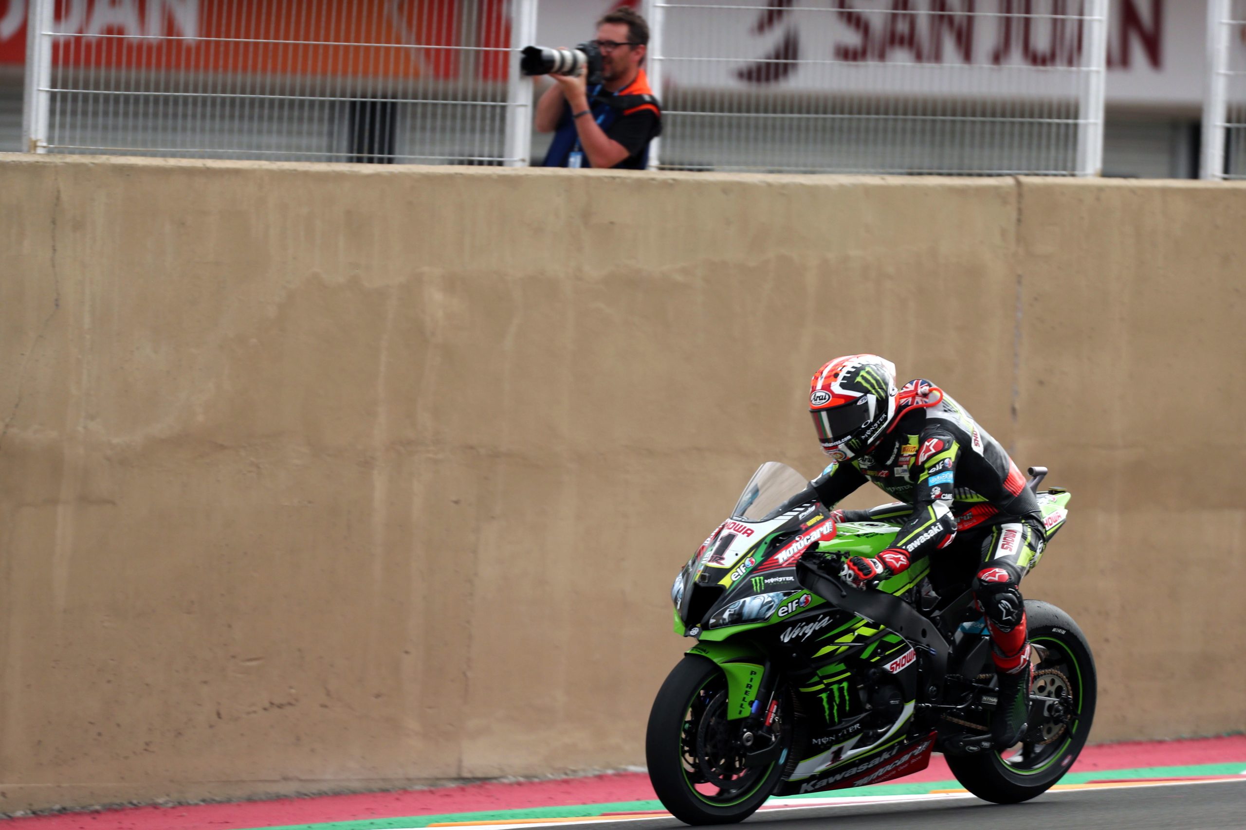 Jonathan Rea repete vitória e sobe à liderança do Mundial de Superbikes
