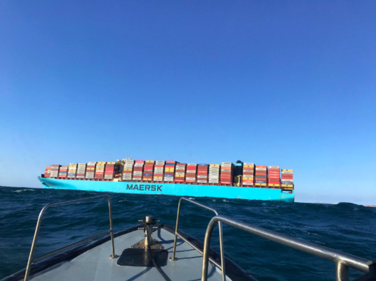 Navio mercante auxiliado por autoridades após fogo a bordo ao largo do Algarve