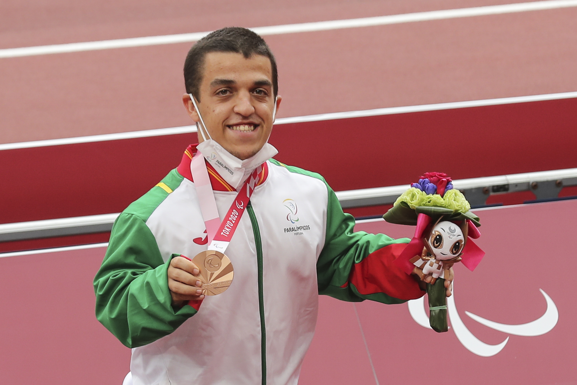 A primeira já cá canta. Miguel Monteiro conquista bronze no lançamento do peso F40 nos Paralímpicos