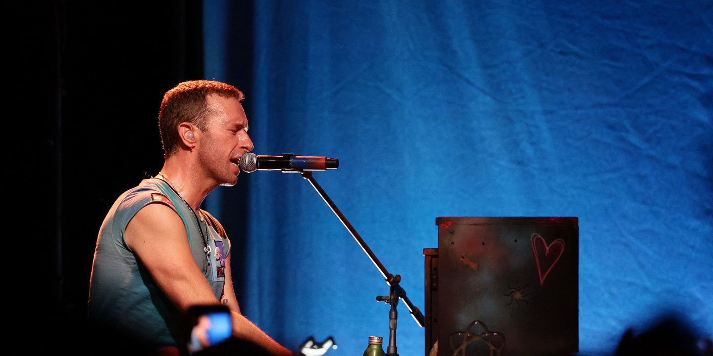 Chris Martin, vocalista dos Coldplay, acusado de “desumanizar judeus” em concerto