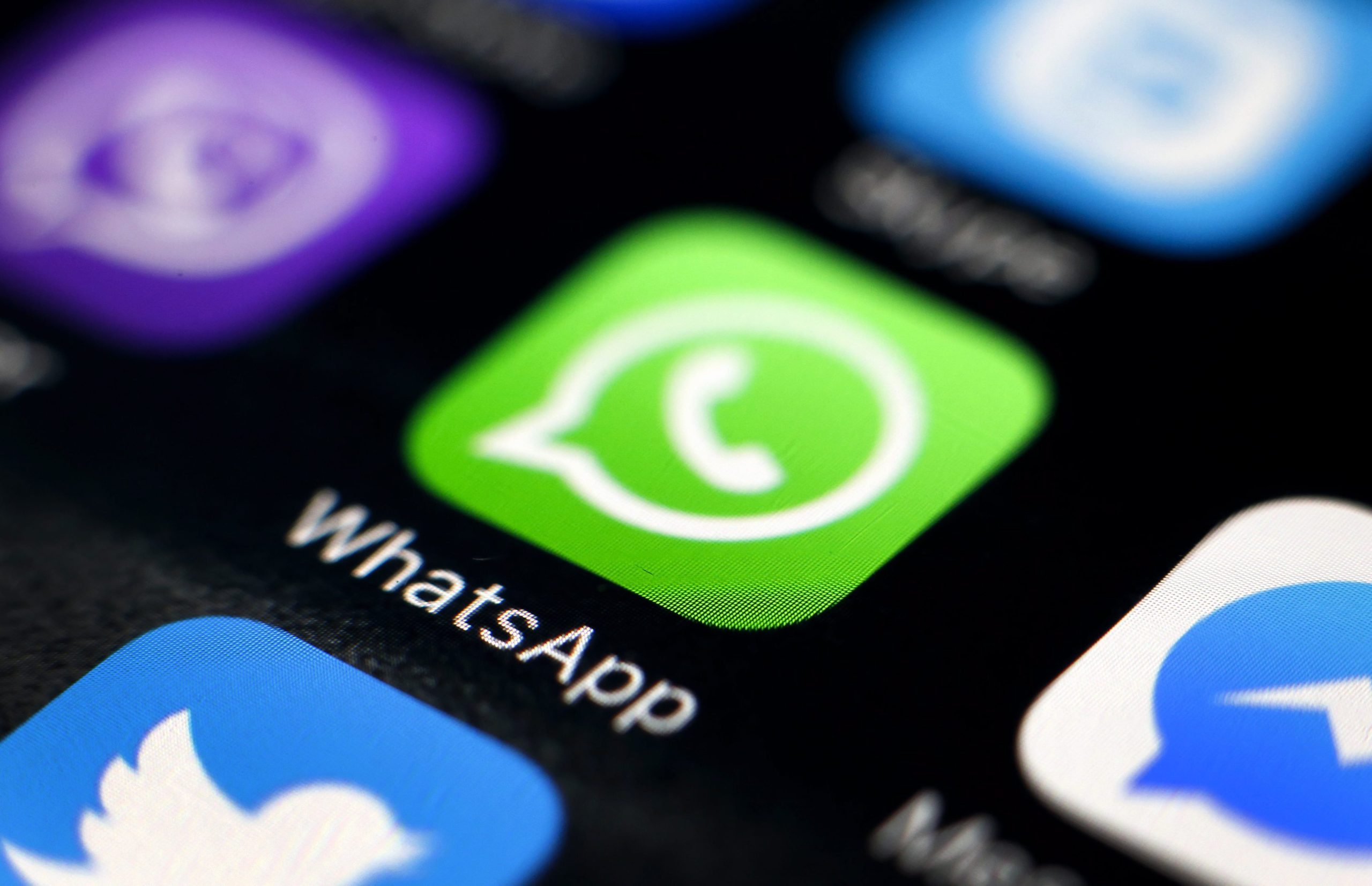 Reencaminha as mensagens que recebe no Whatsapp? Um terceiro visto azul vai avisar que o fez