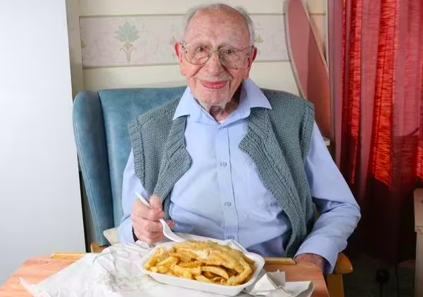 Homem mais velho do mundo faz 112 anos. Nasceu no ano em que o Titanic afundou