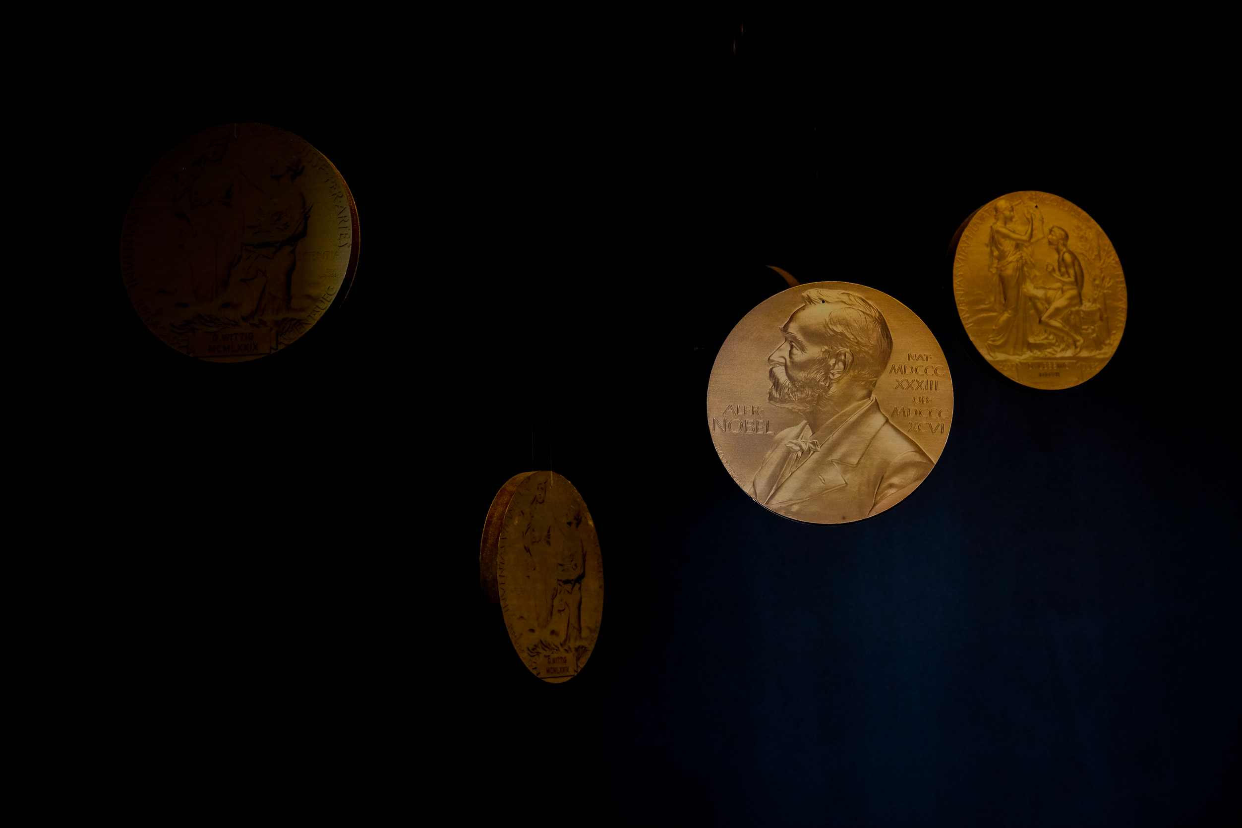 Fugas de informação, espionagem e apostas. Nobel da Paz sob suspeita