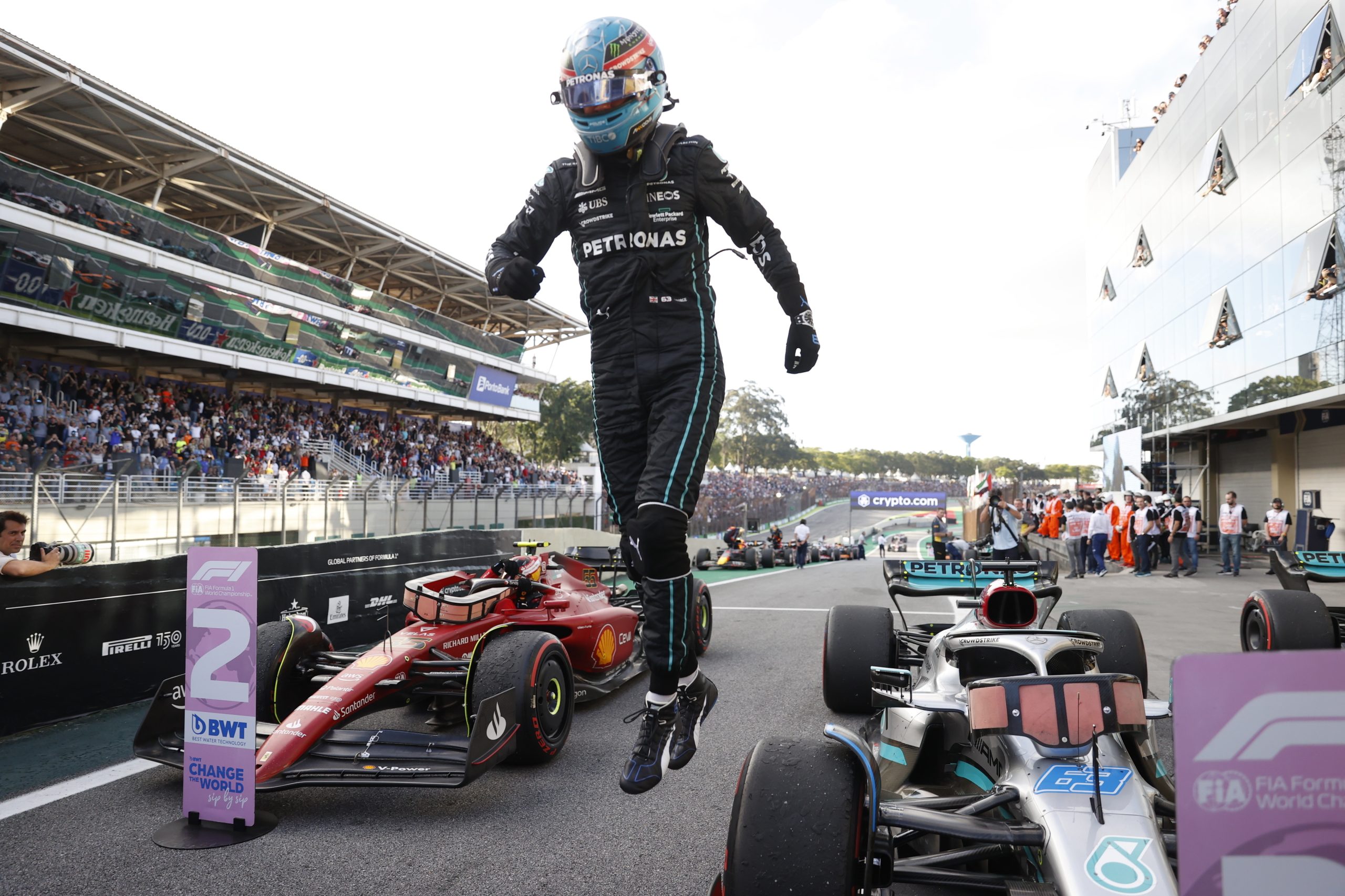 Fórmula 1: Russell vence Grande Prémio de Singapura e McLaren é campeã de equipas