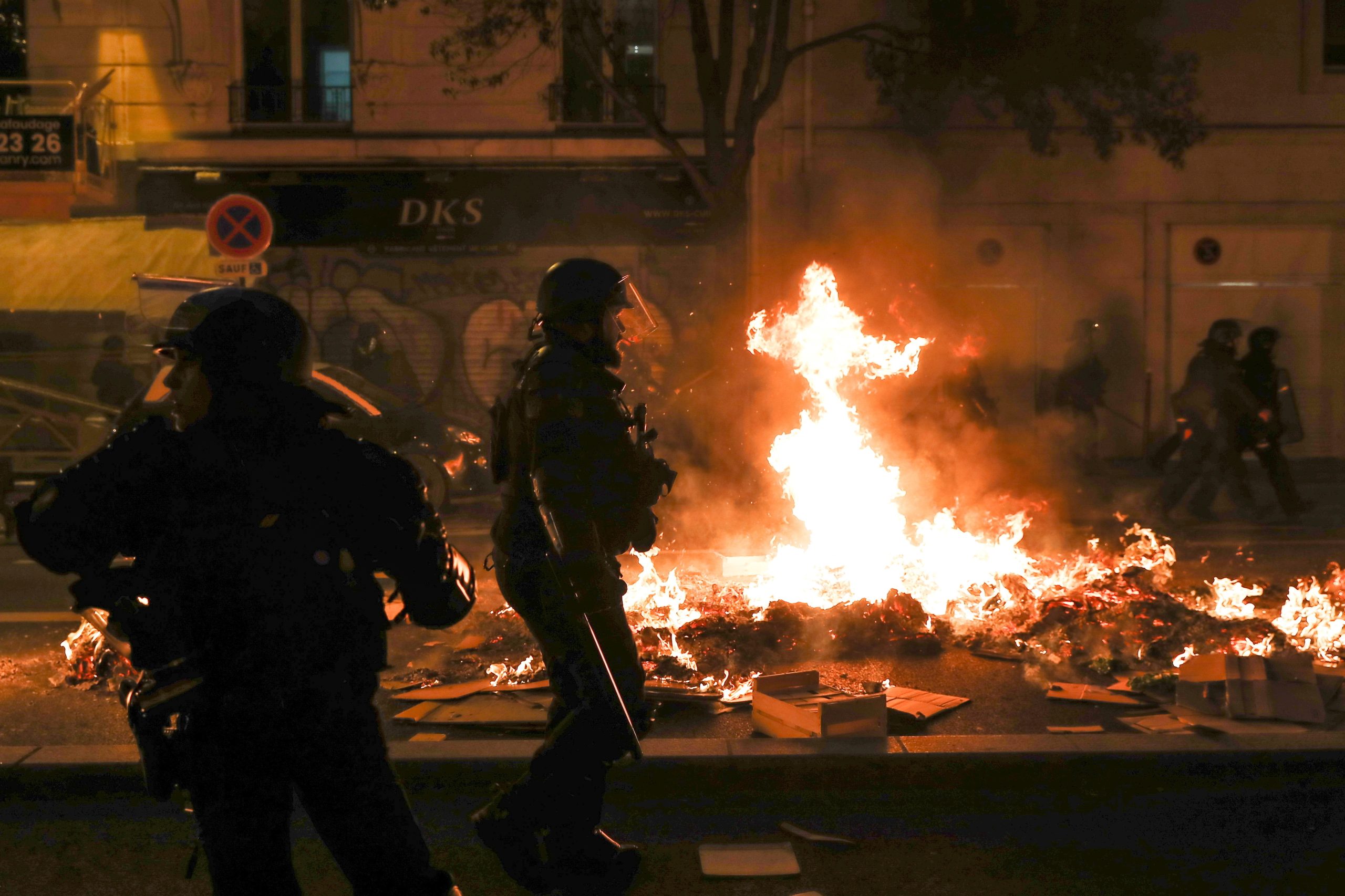 Morte de um jovem pela polícia causou distúrbios nos arredores de Paris