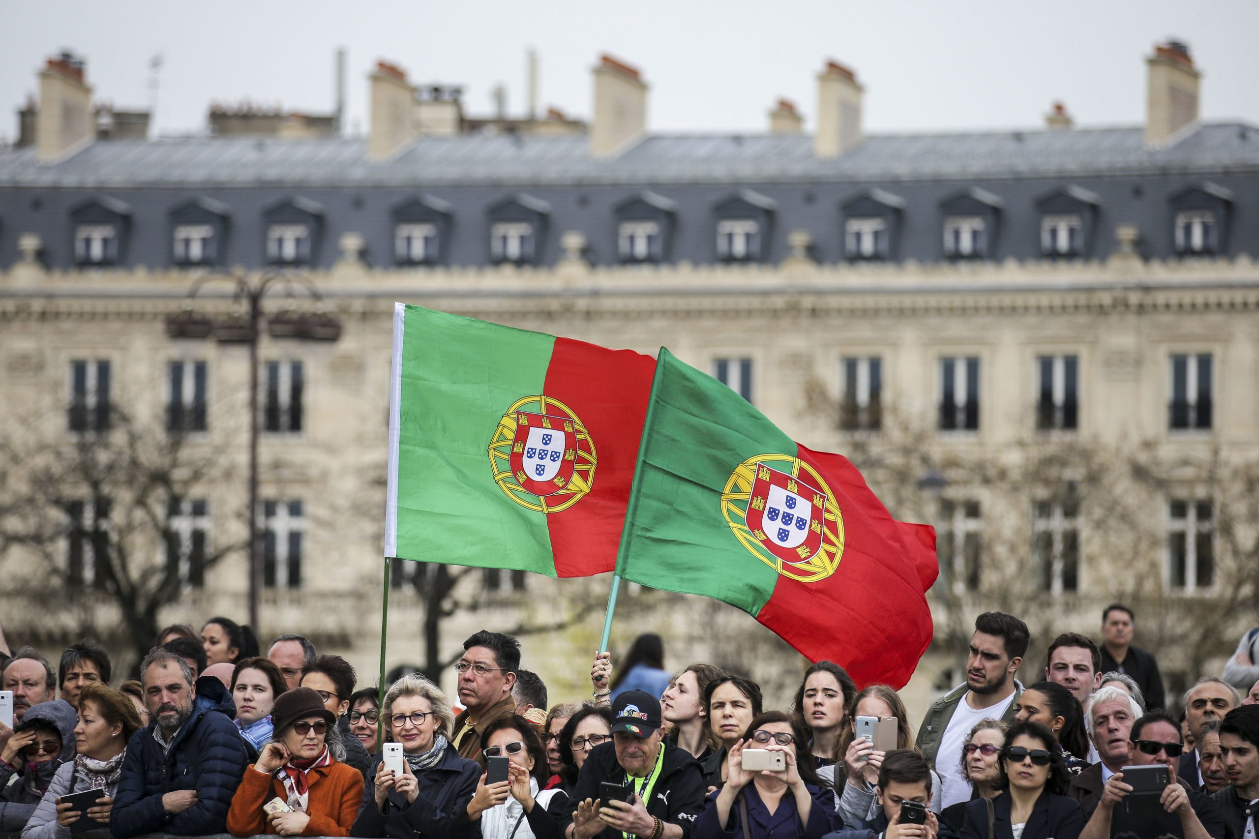 Gare de Austerlitz: deputada propõe monumento em Paris para assinalar chegada dos imigrantes portugueses