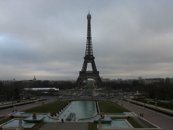 França/Ataque: Luzes da Torre Eiffel vão ser desligadas em homenagem às vítimas