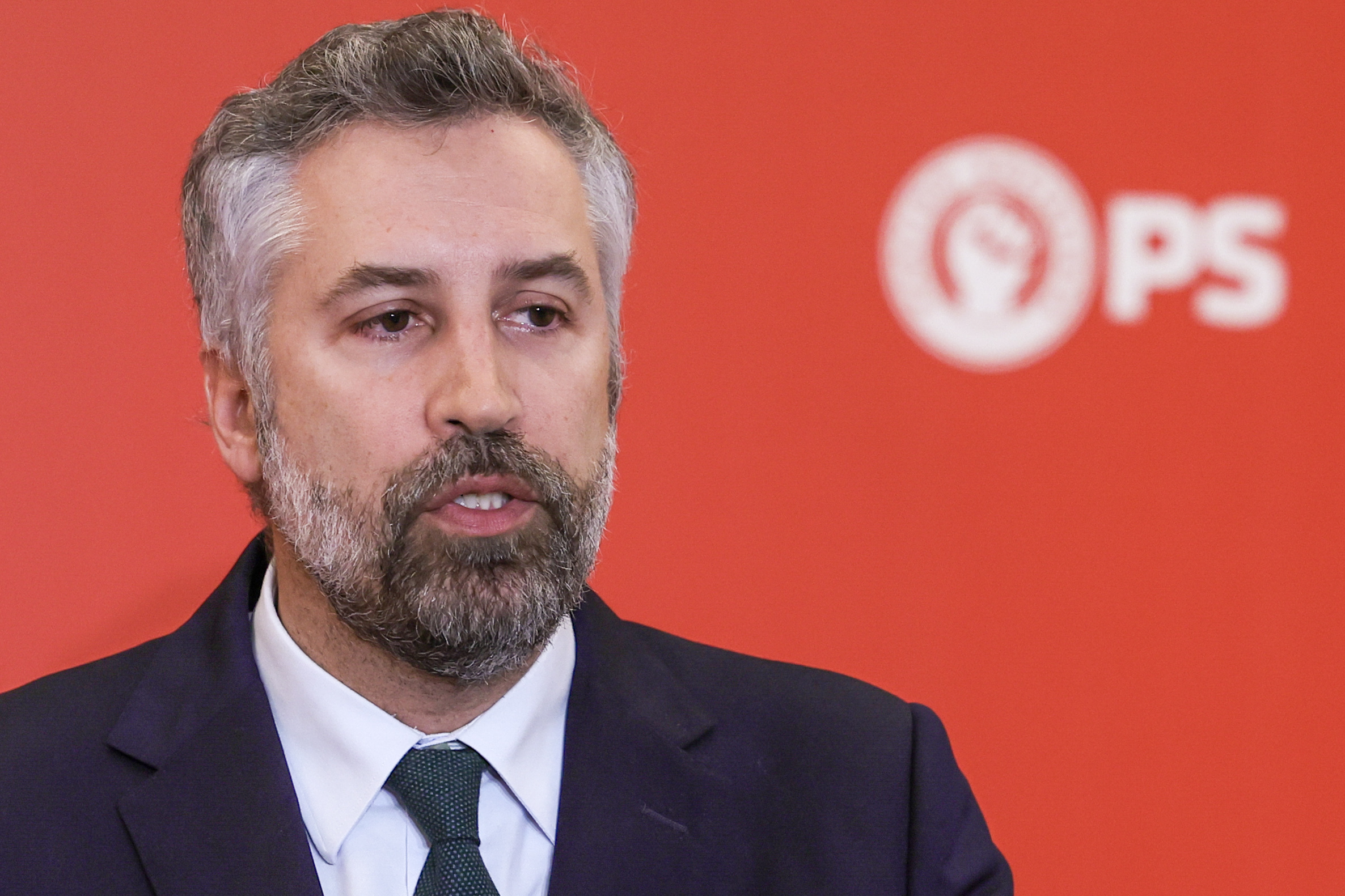 PS vai abster-se na moção do PCP