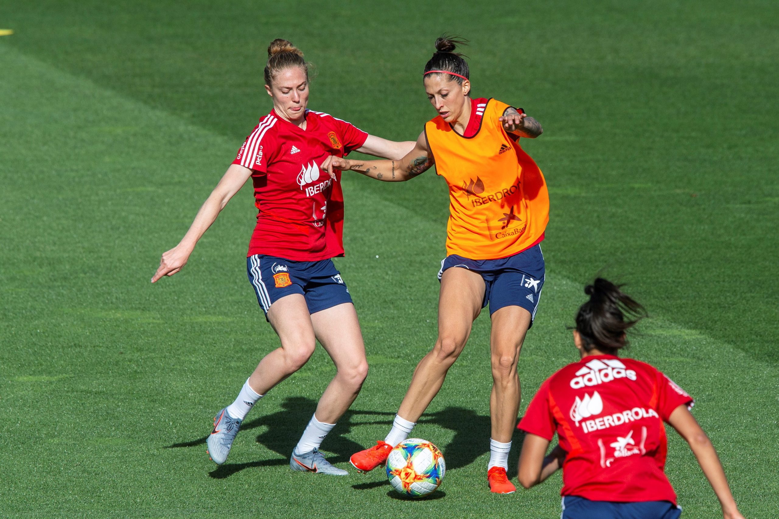Jenni Hermoso volta a treinar com a seleção espanhola