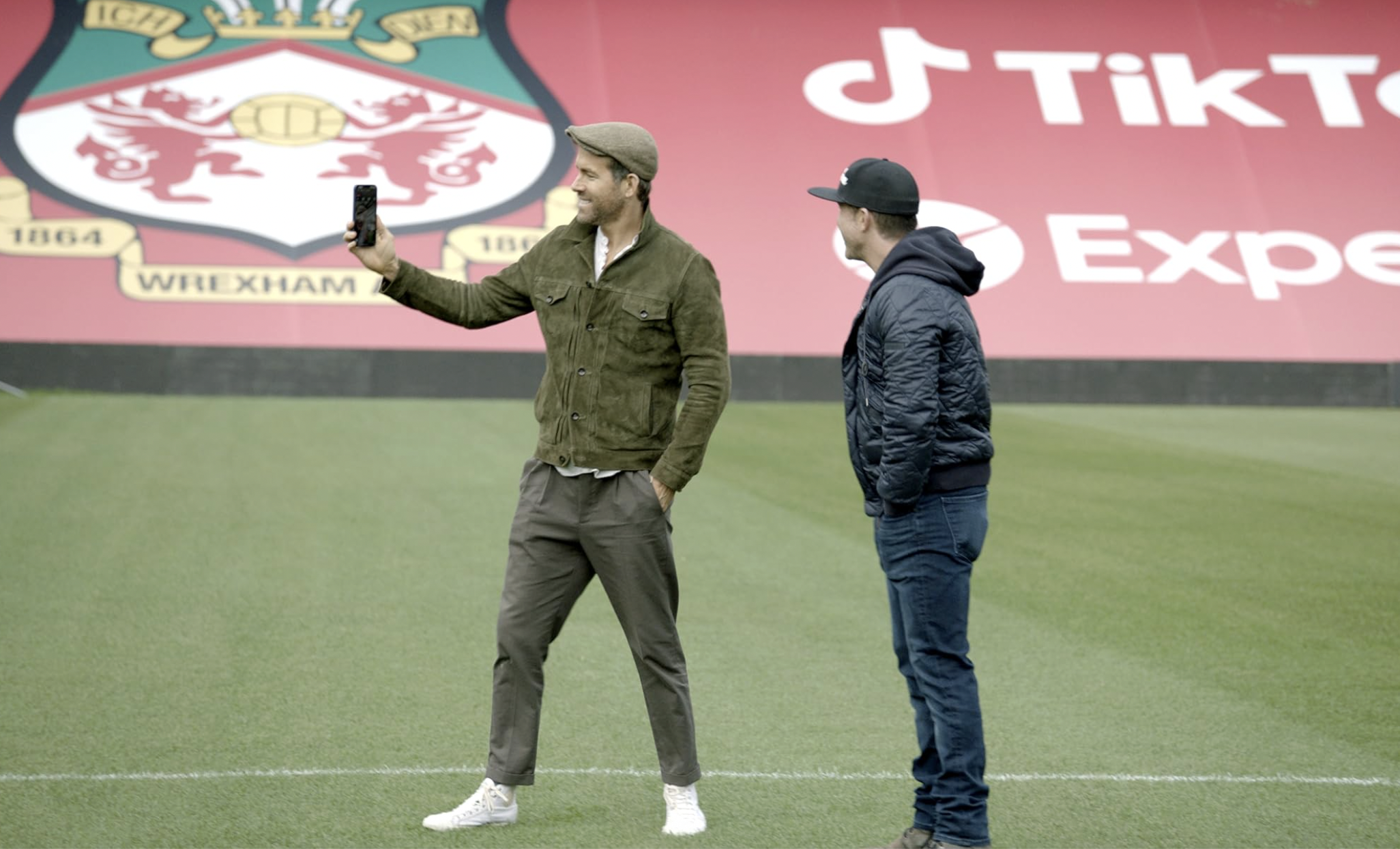 Wrexham de Ryan Reynolds e Rob McElhenney vai receber o Chelsea em casa. Reynolds reagiu de forma entusiasmada