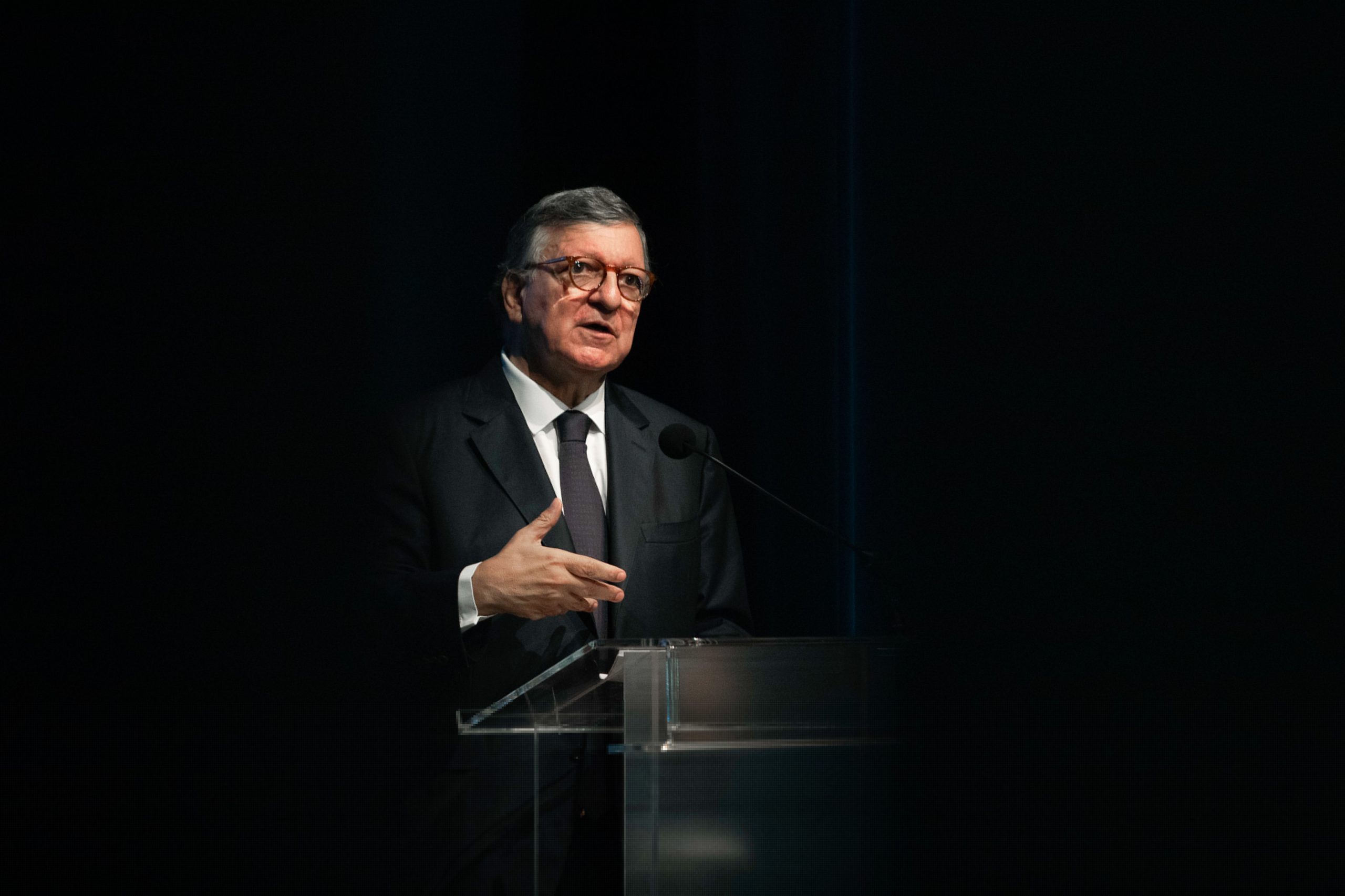 “Estamos a perder completamente a corrida na inteligência artificial”, afirma Durão Barroso
