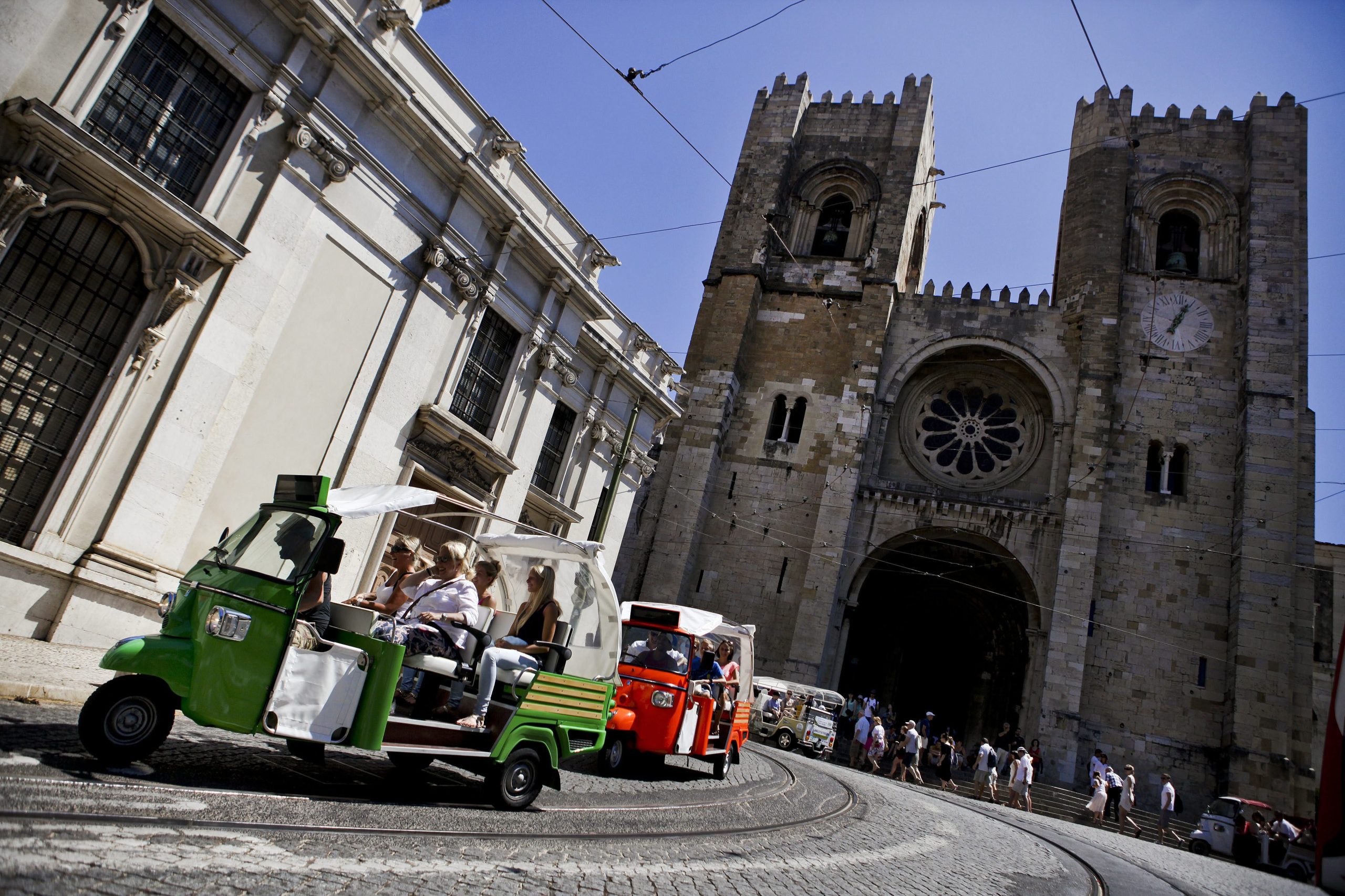 Associação de animação turística quer dialogar com Câmara de Lisboa por causa dos ‘tuk ‘tuk