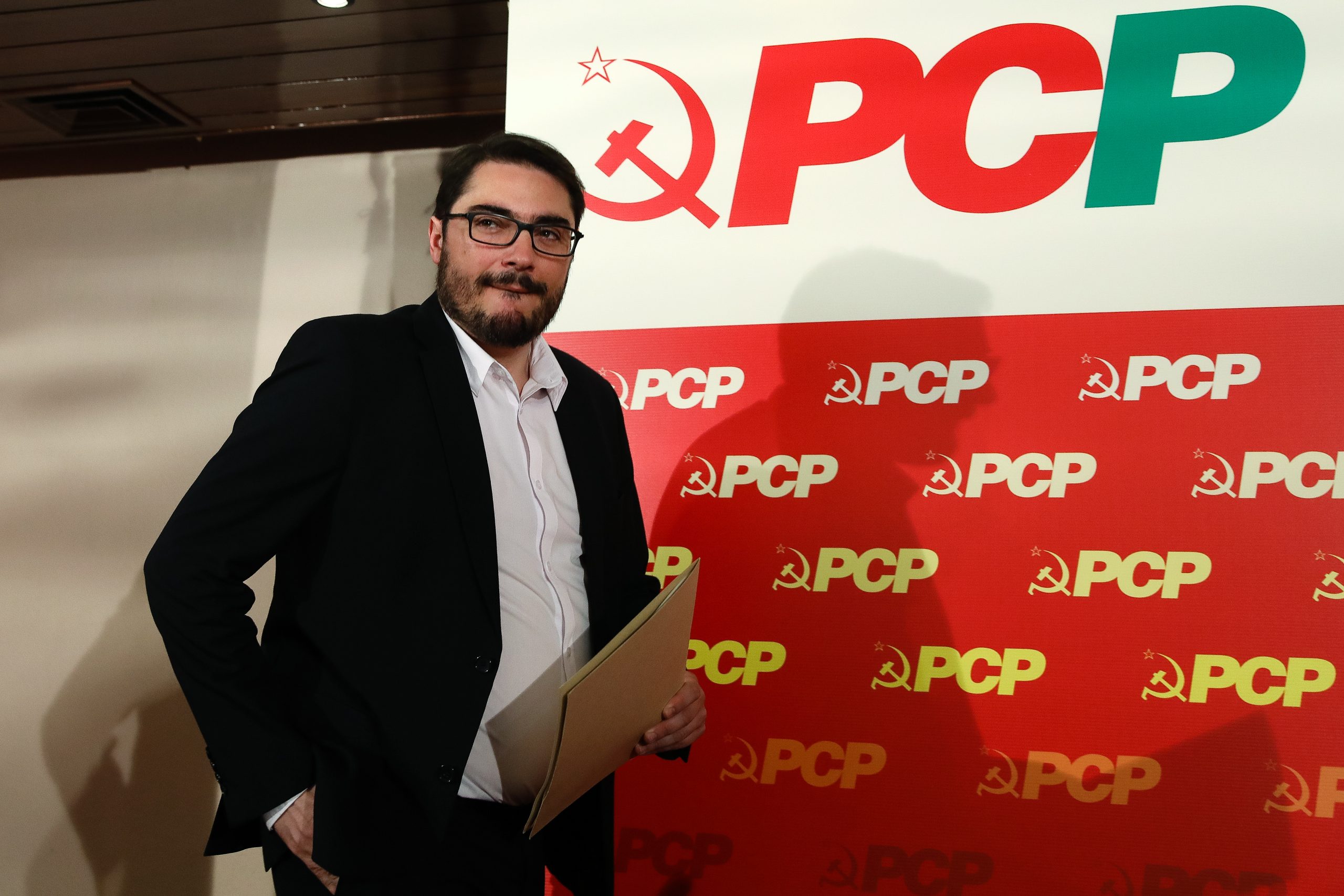 João Oliveira: desdobramento dos escalões de IRS não avançou em 2017 porque beneficiaria rendimentos mais elevados